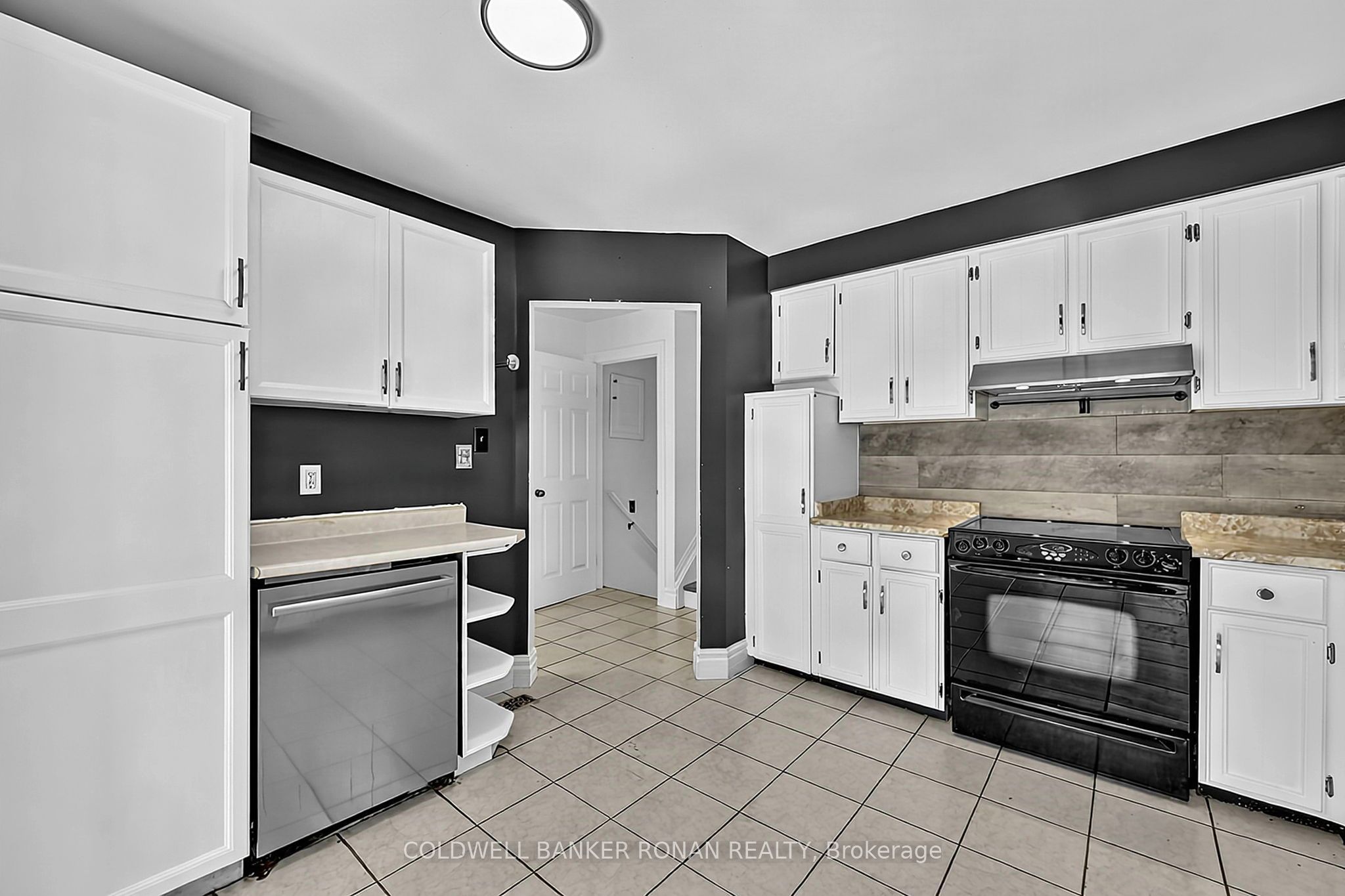 130 Queen Street Property Photo 14