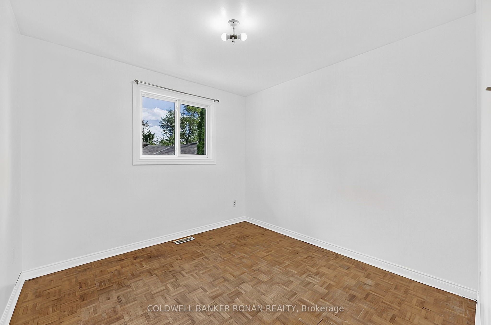 130 Queen Street Property Photo 22