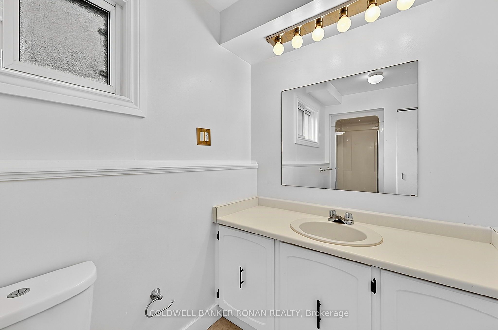 130 Queen Street Property Photo 42