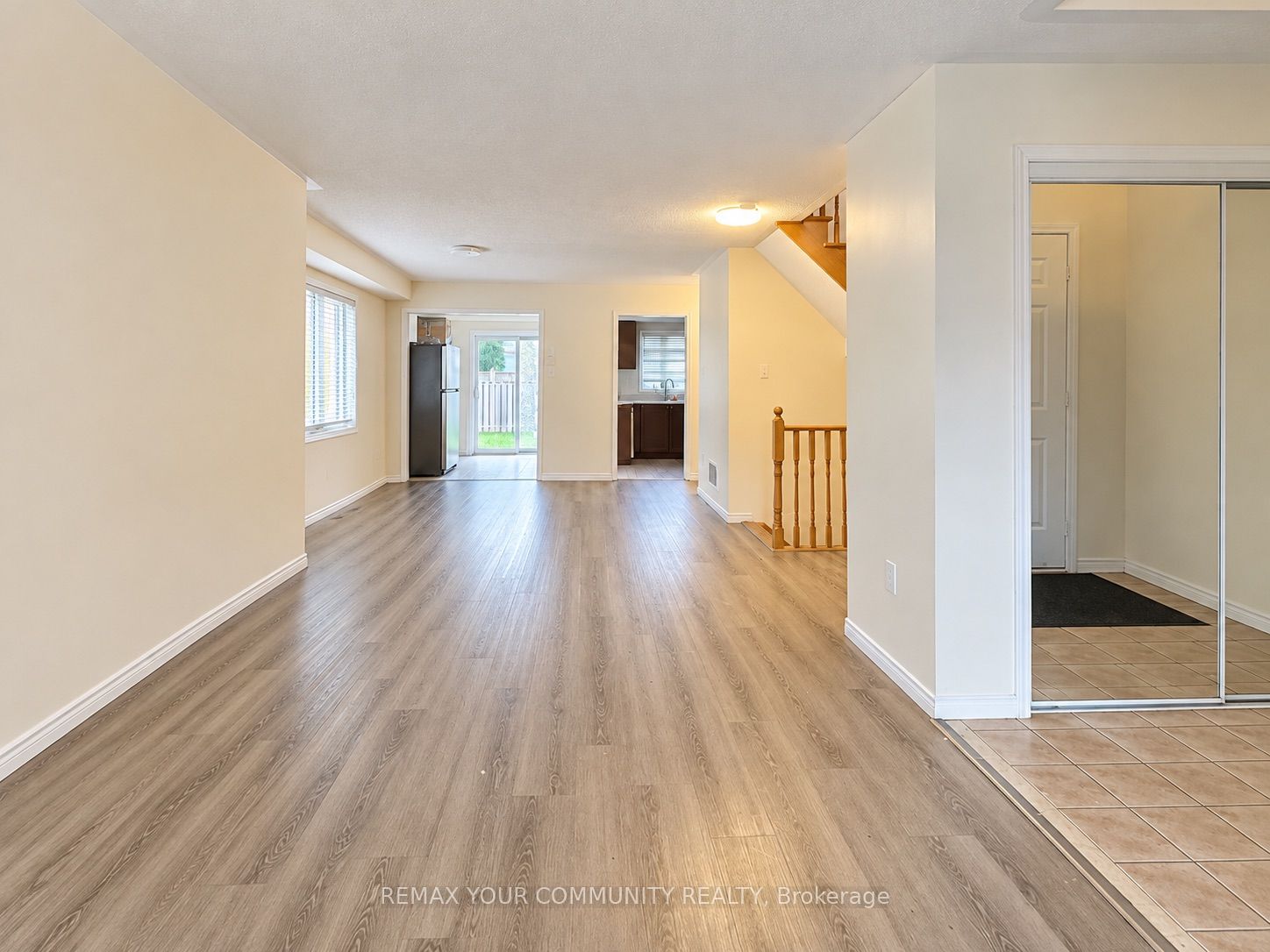 163 Flagstone Way Property Photo 4