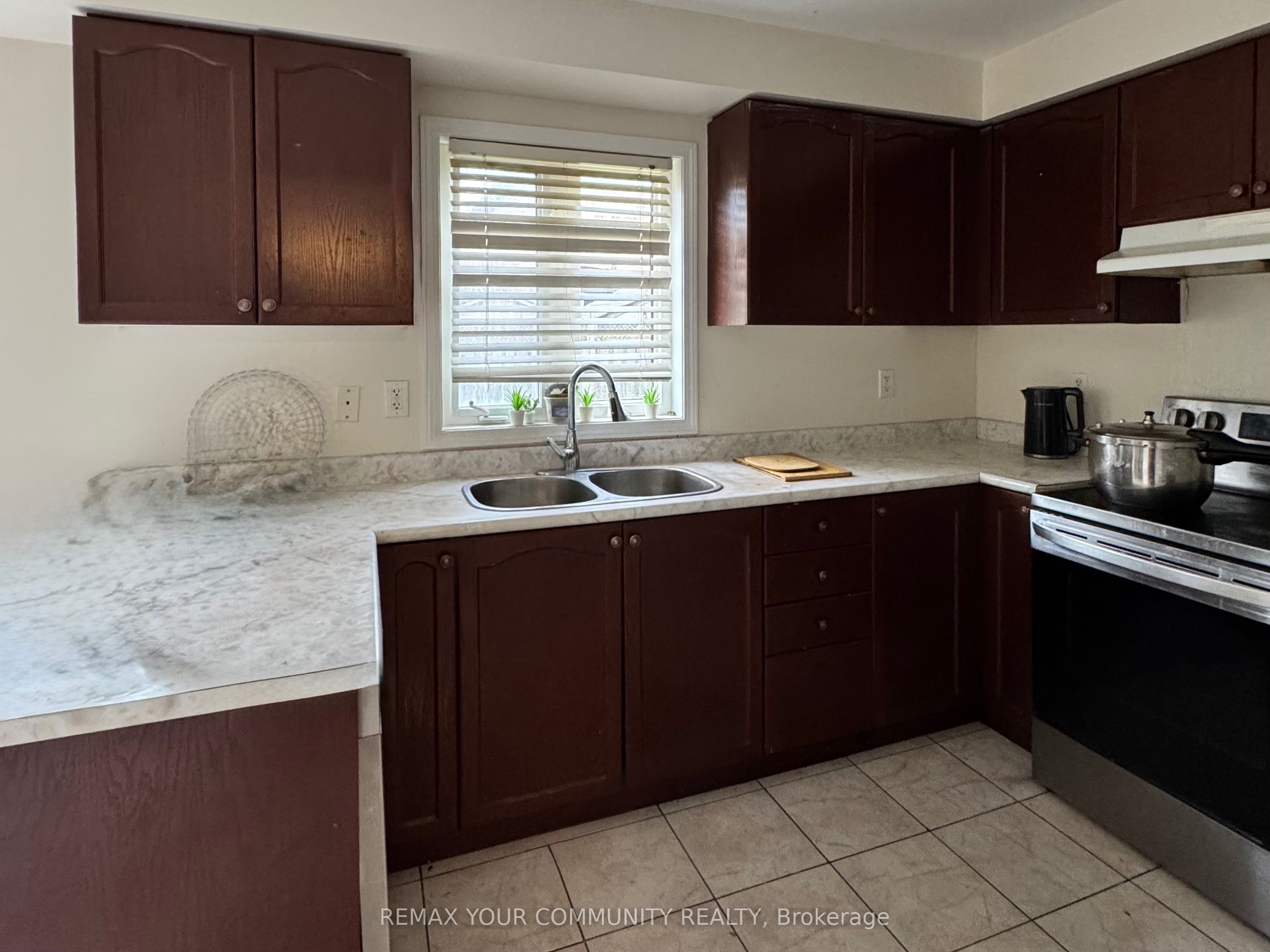 163 Flagstone Way Property Photo 8