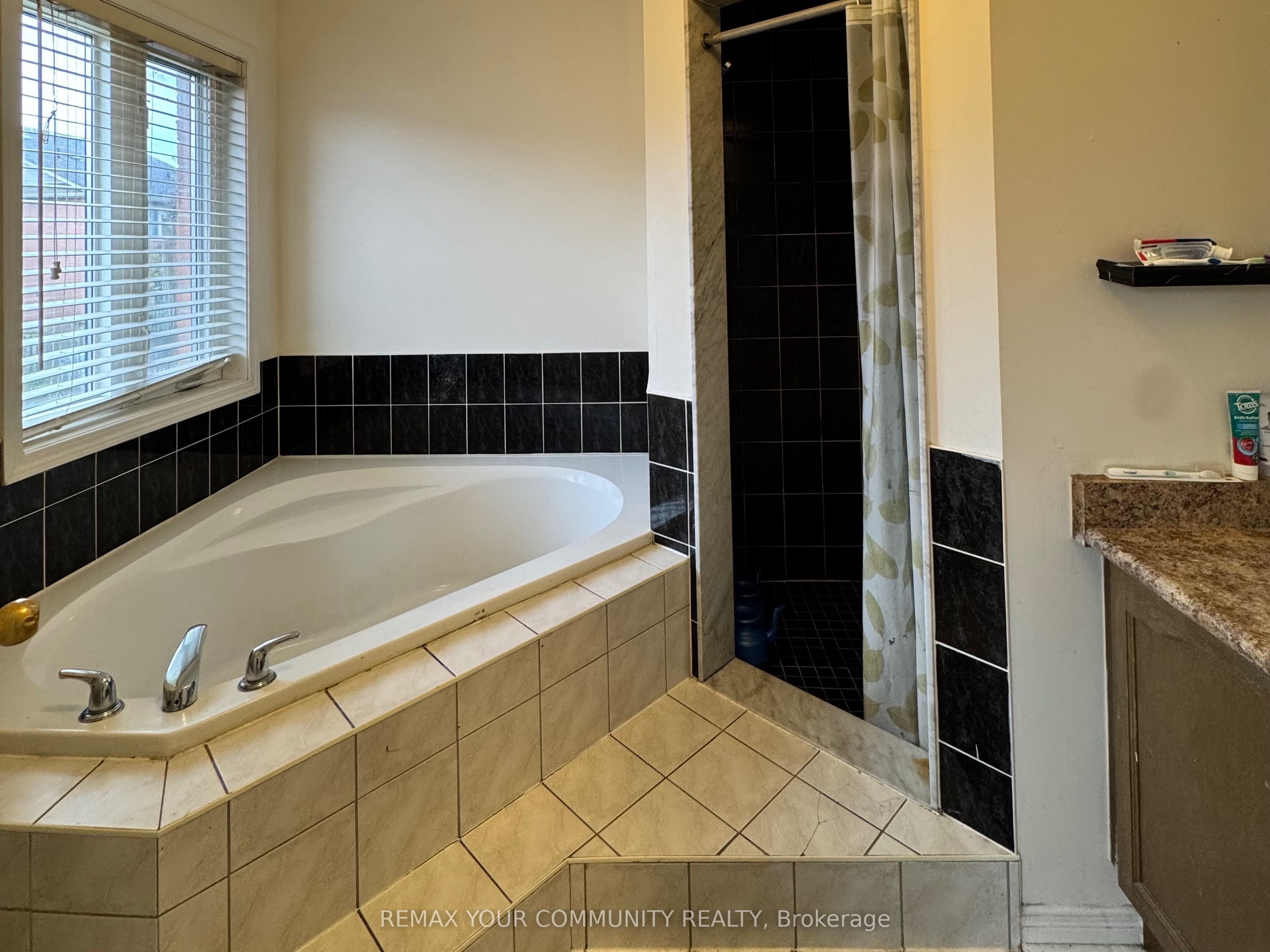 163 Flagstone Way Property Photo 16