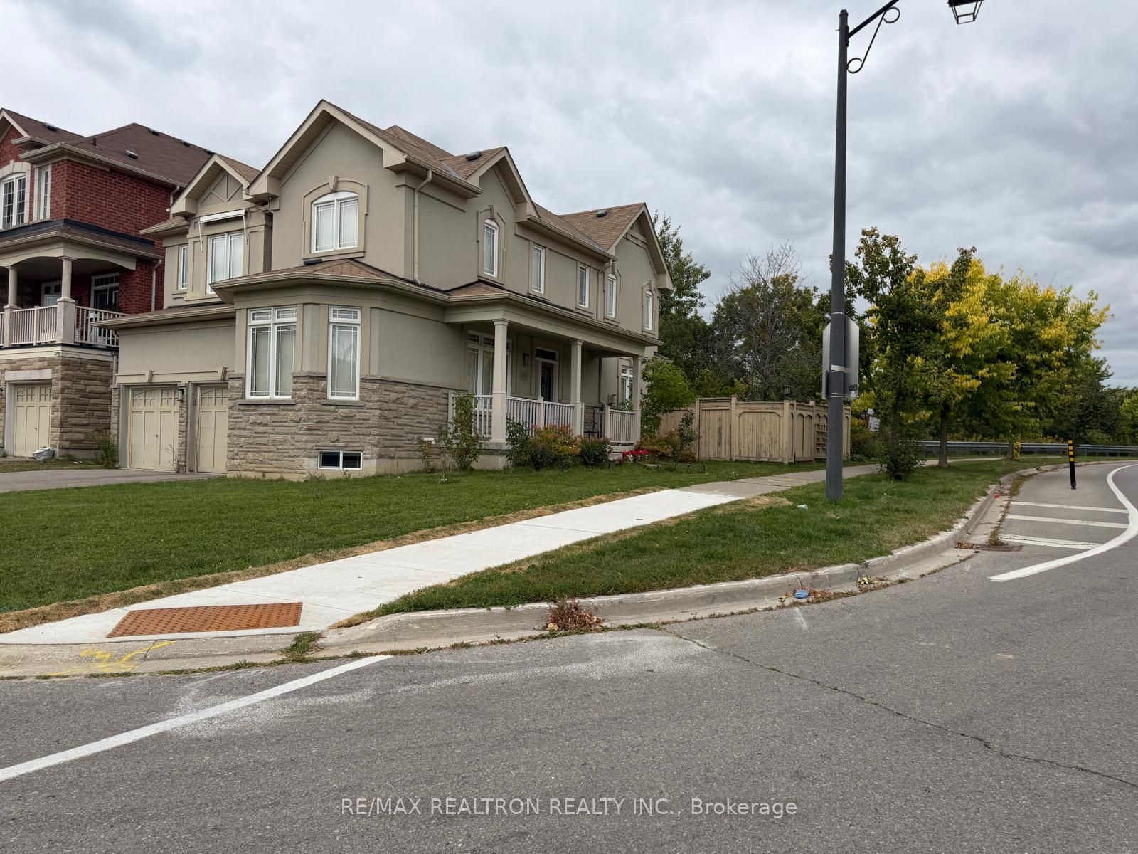 113b Timna Crescent Lower Level Property Photo 2