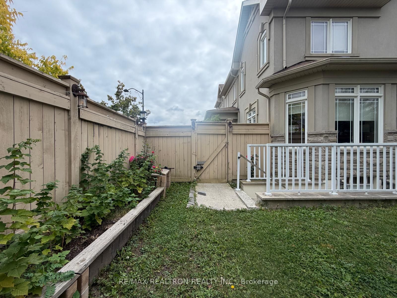 113b Timna Crescent Lower Level Property Photo 4