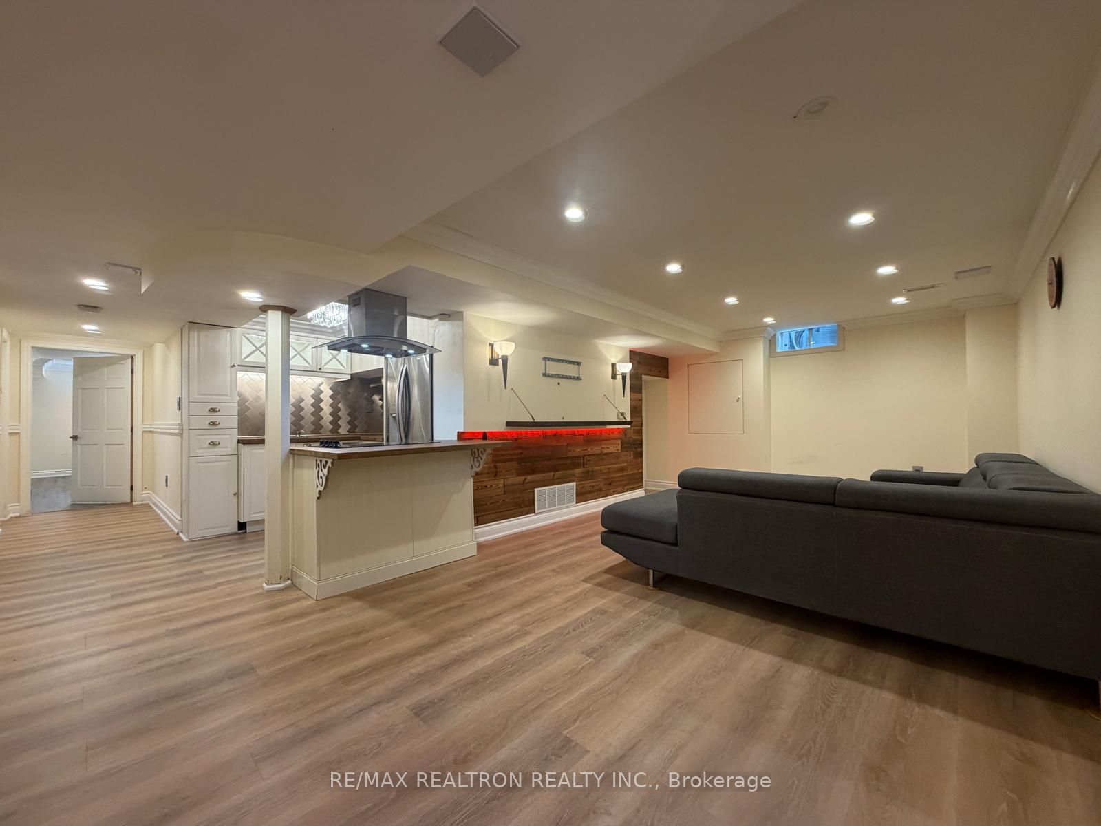 113b Timna Crescent Lower Level Property Photo 6