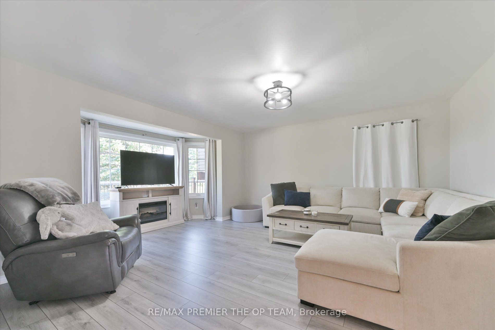 1881 Gilford Road Property Photo 4