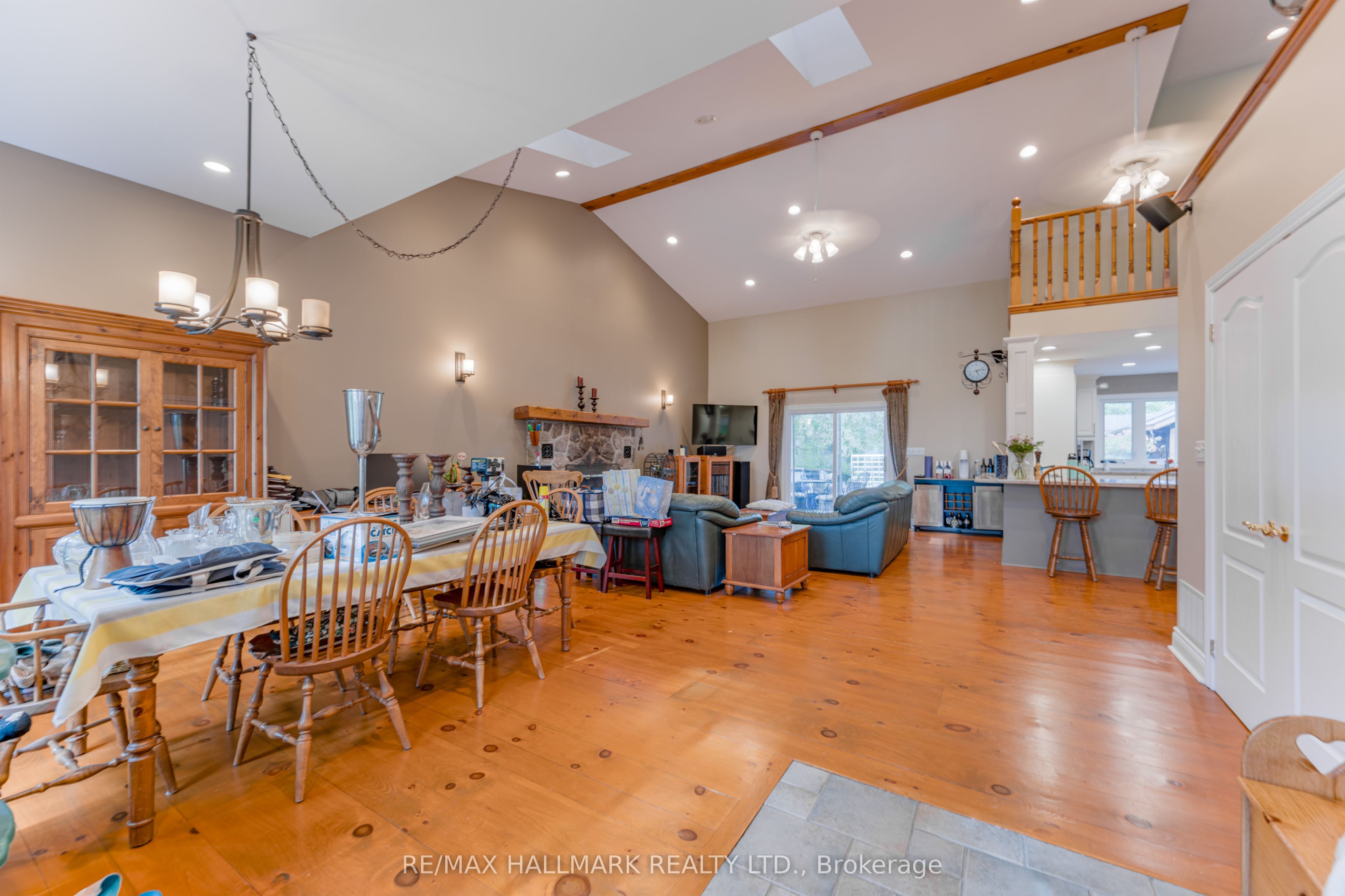 361 Lake Drive N Property Photo 2