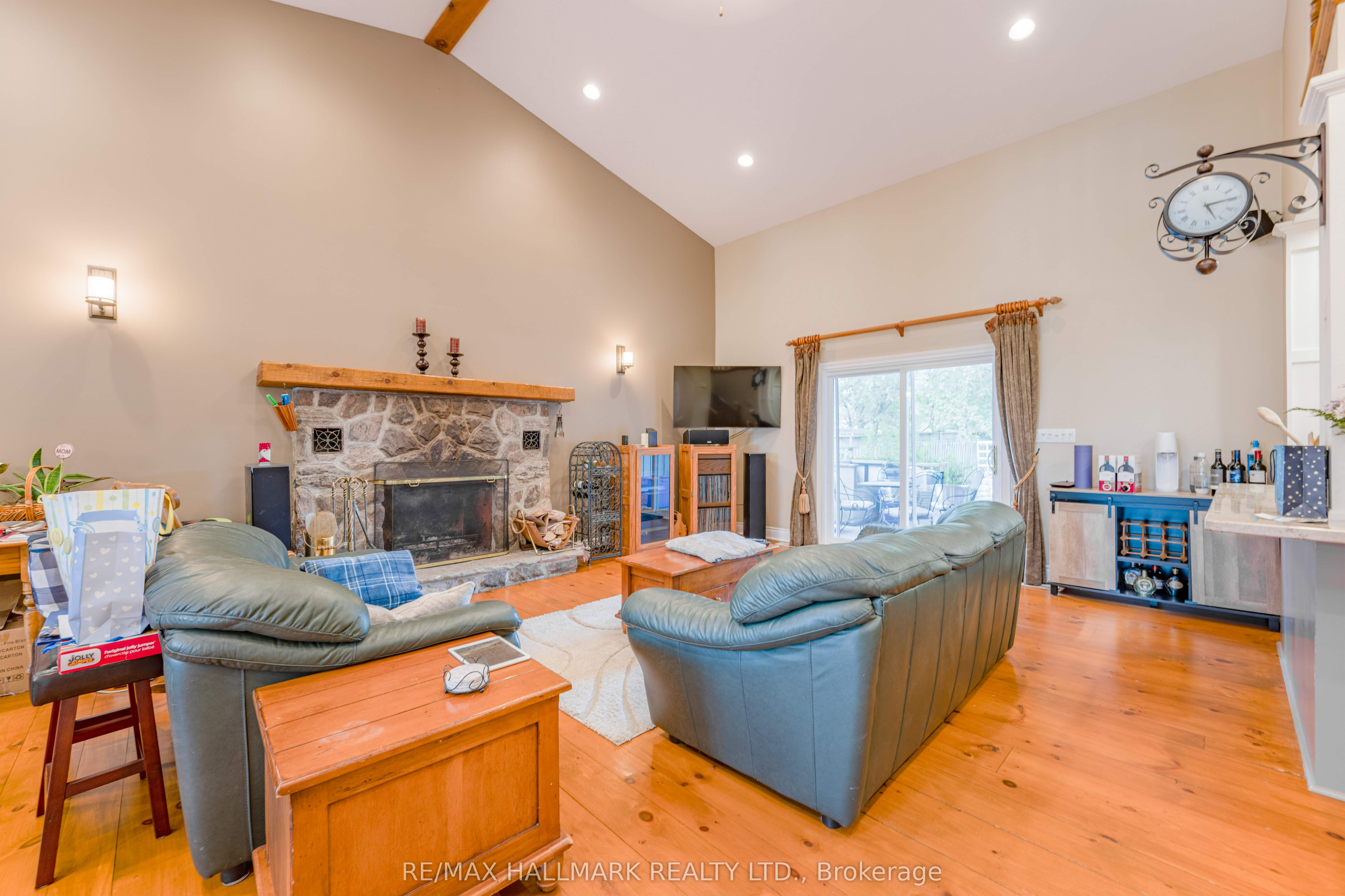 361 Lake Drive N Property Photo 4