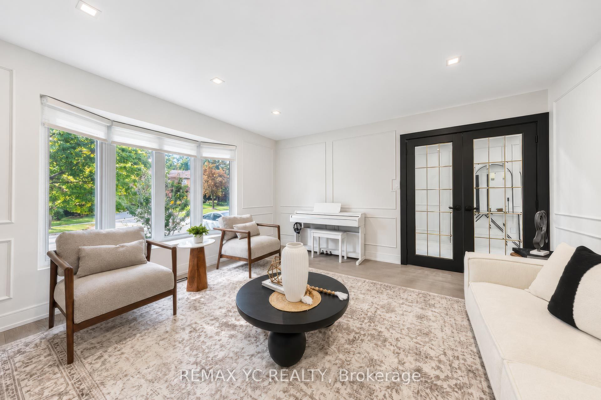 4 Simmons Crescent Property Photo 1