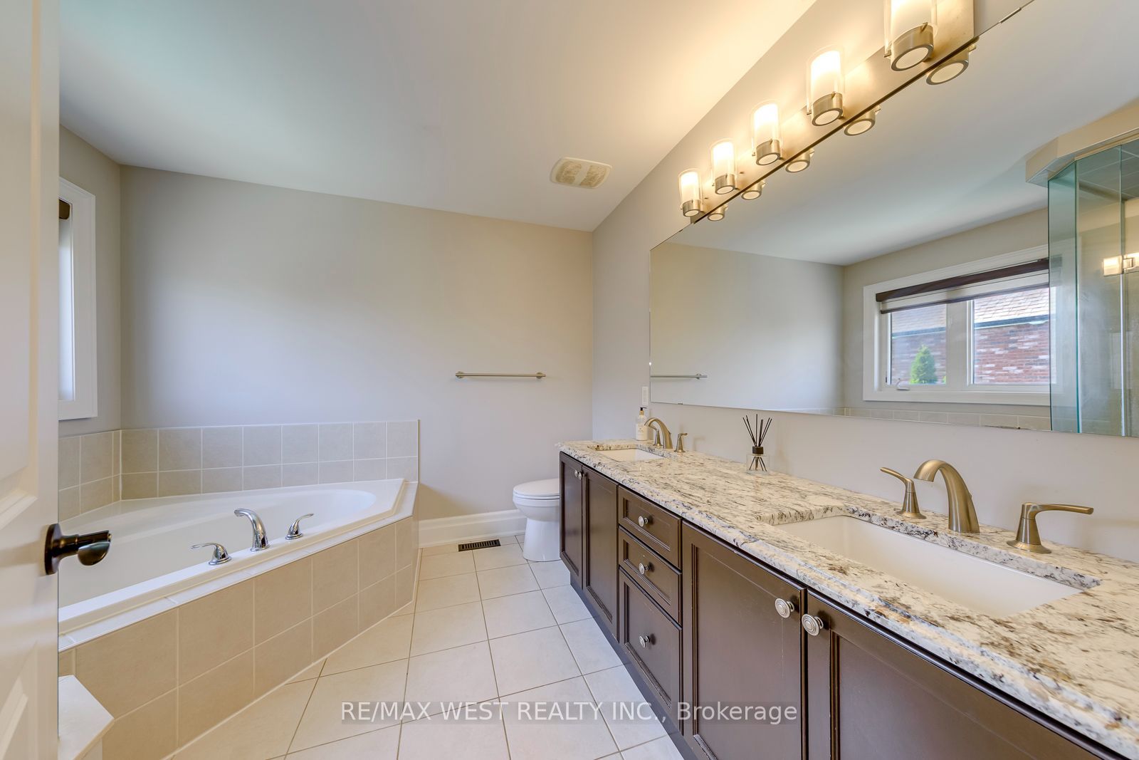 213 Eight Avenue Property Photo 23