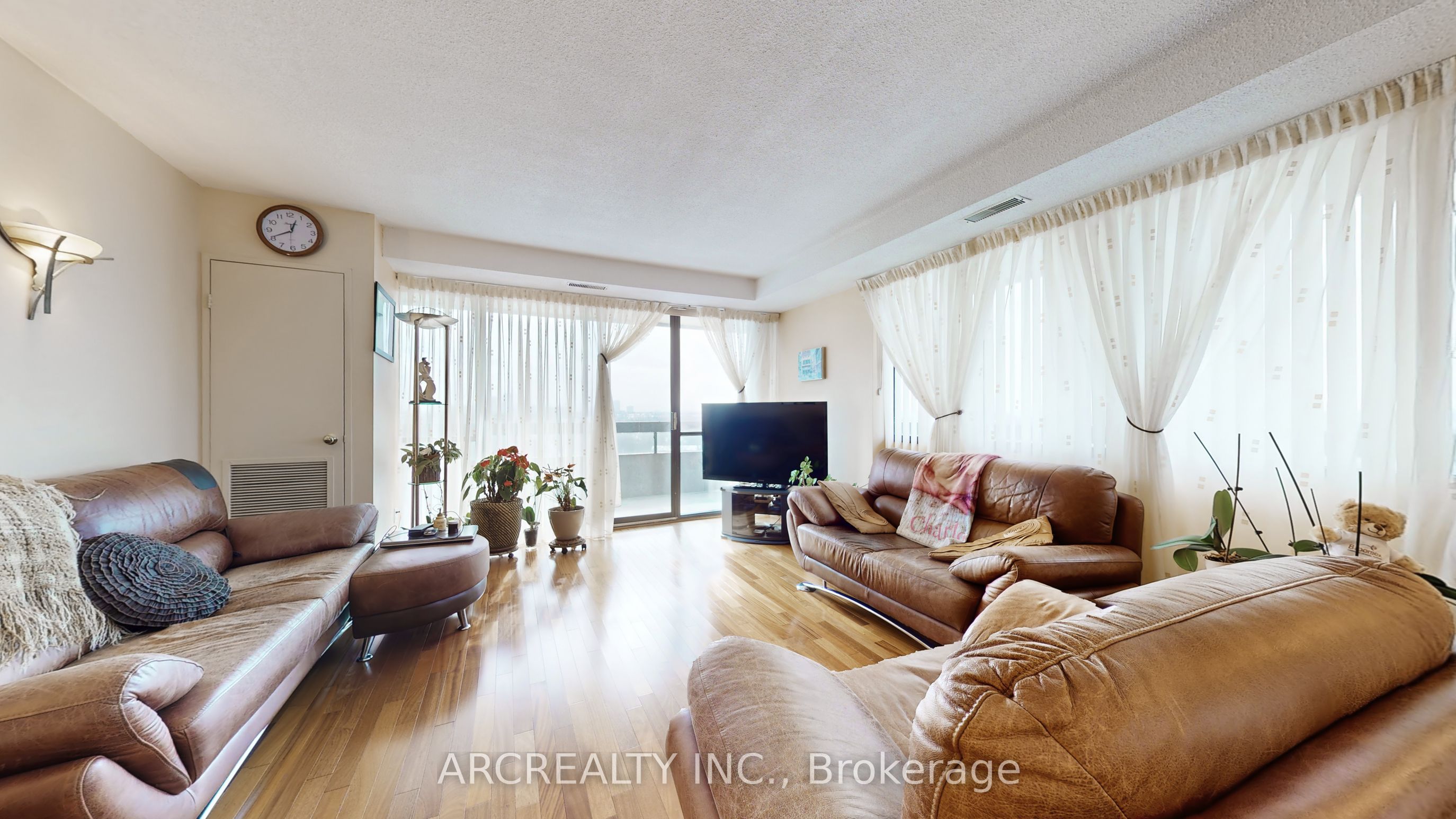 8111 Yonge Street 1403 Property Photo 7