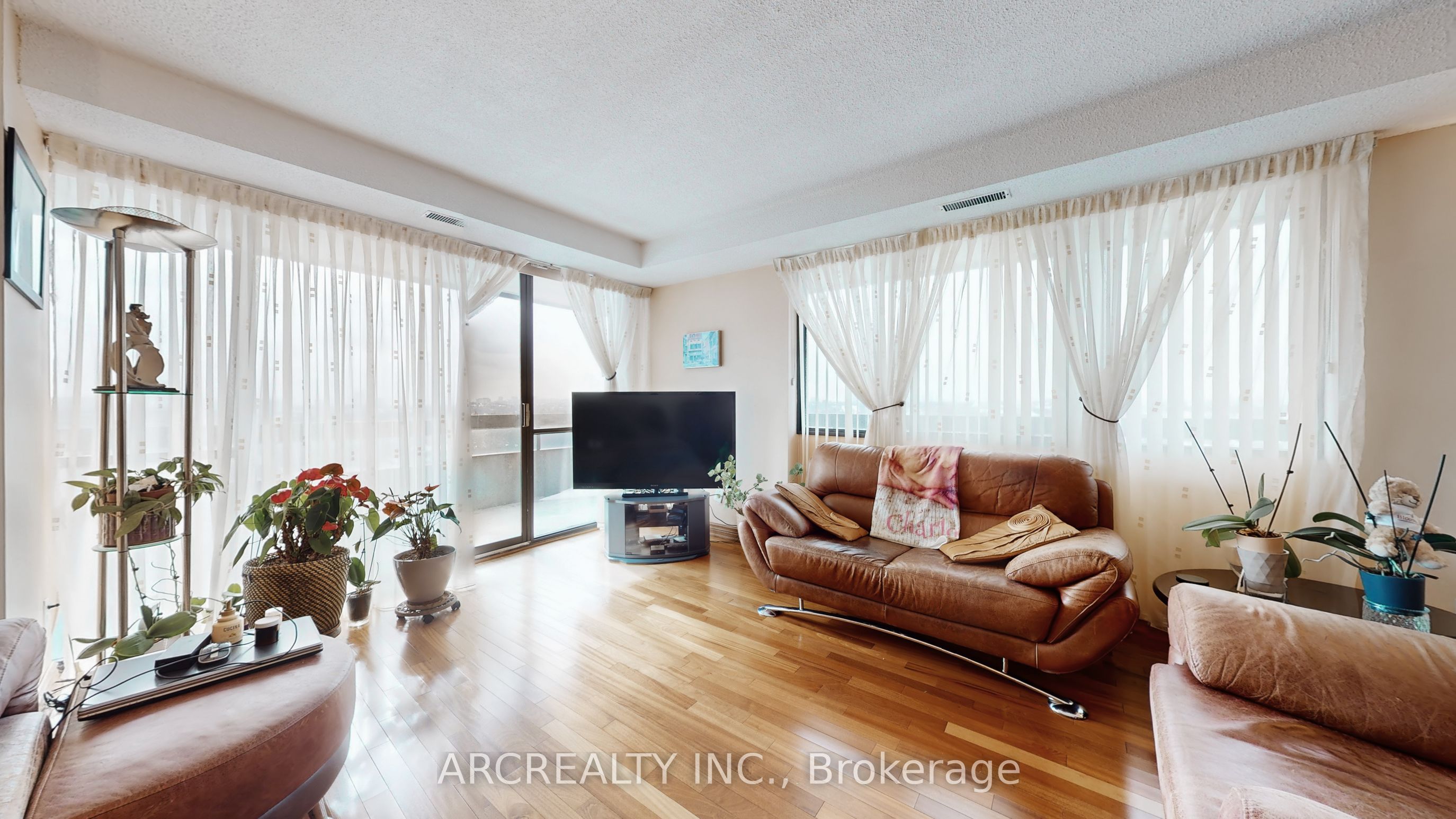 8111 Yonge Street 1403 Property Photo 8