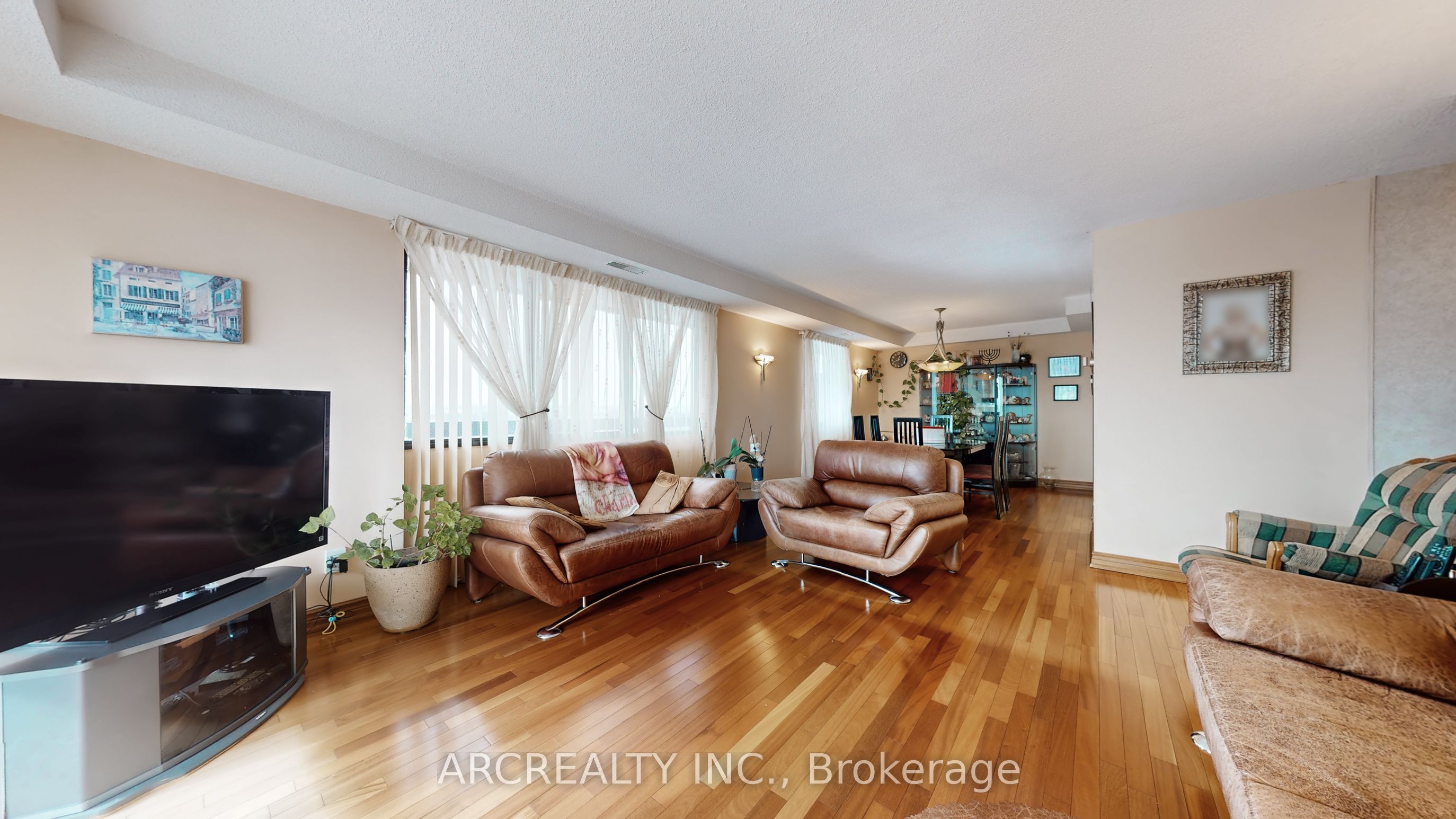 8111 Yonge Street 1403 Property Photo 9