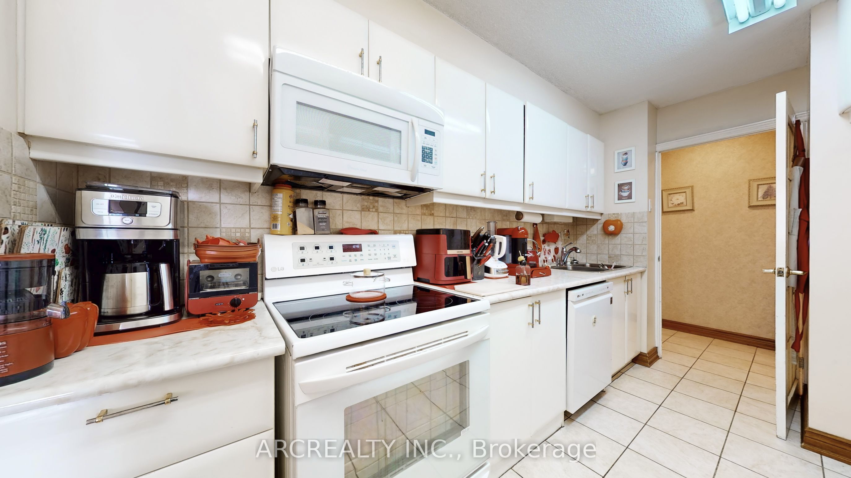 8111 Yonge Street 1403 Property Photo 14