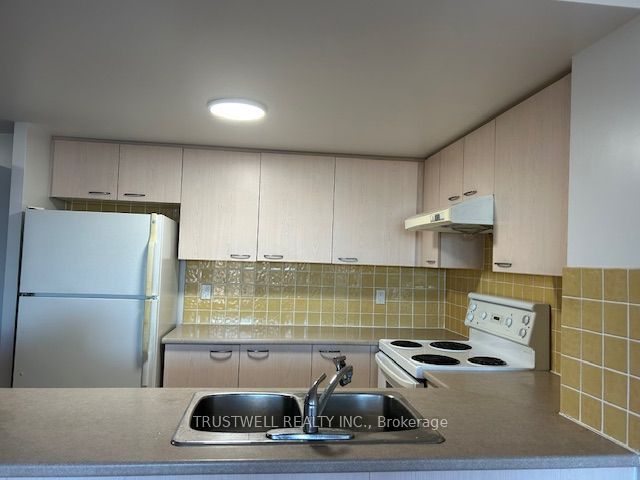 130 Pond Drive 905 Property Photo 3