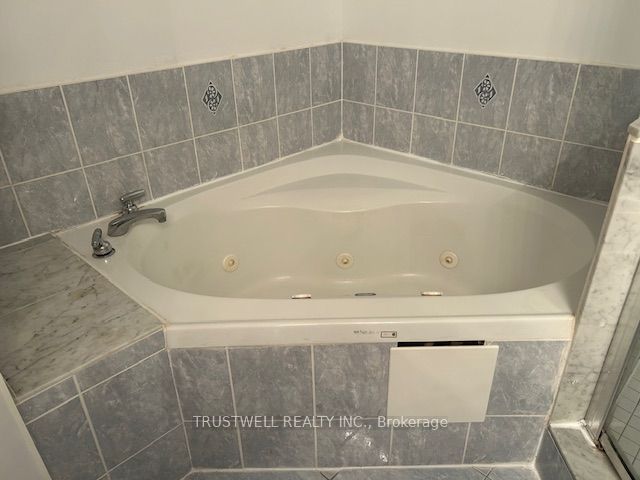 130 Pond Drive 905 Property Photo 9