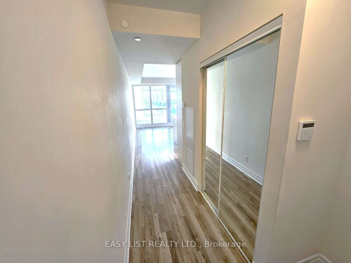 9075 Jane Street 706 Property Photo 3
