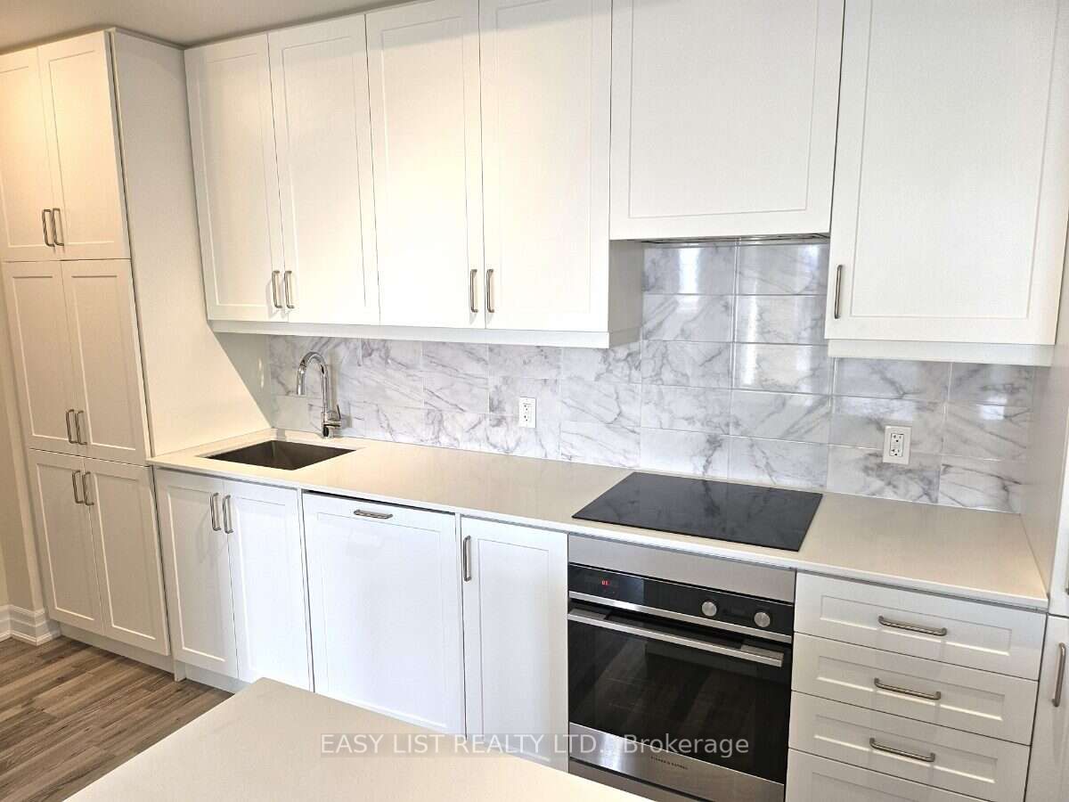 9075 Jane Street 706 Property Photo 8