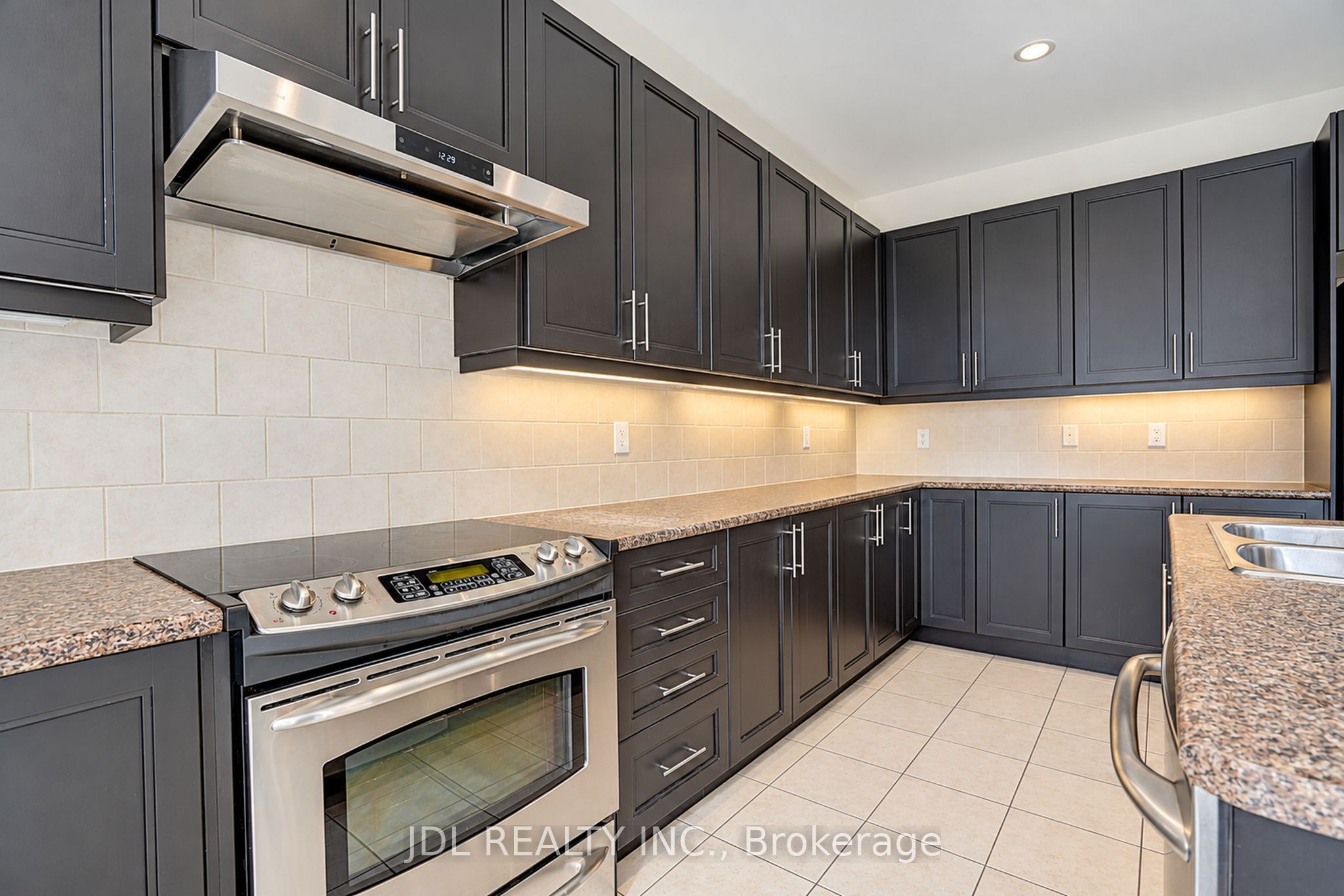 11 Herbert Wales Crescent Property Photo 21