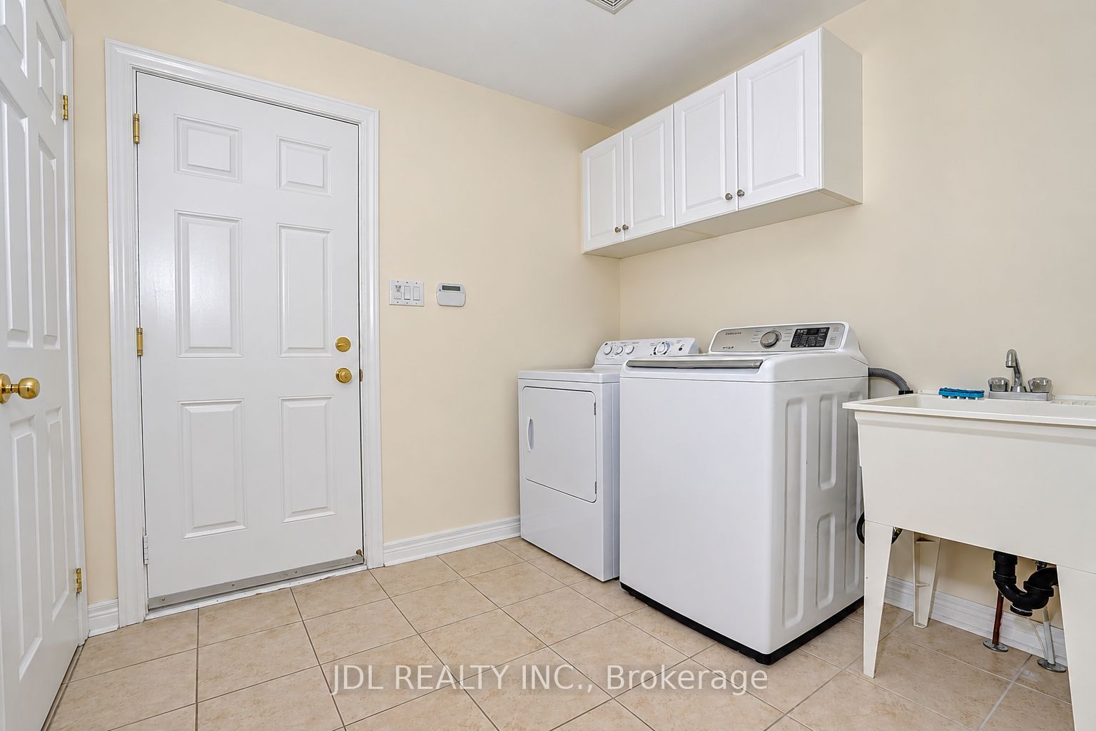 11 Herbert Wales Crescent Property Photo 24