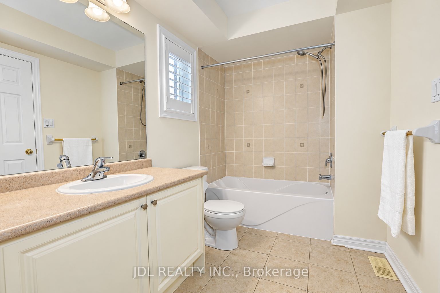 11 Herbert Wales Crescent Property Photo 44