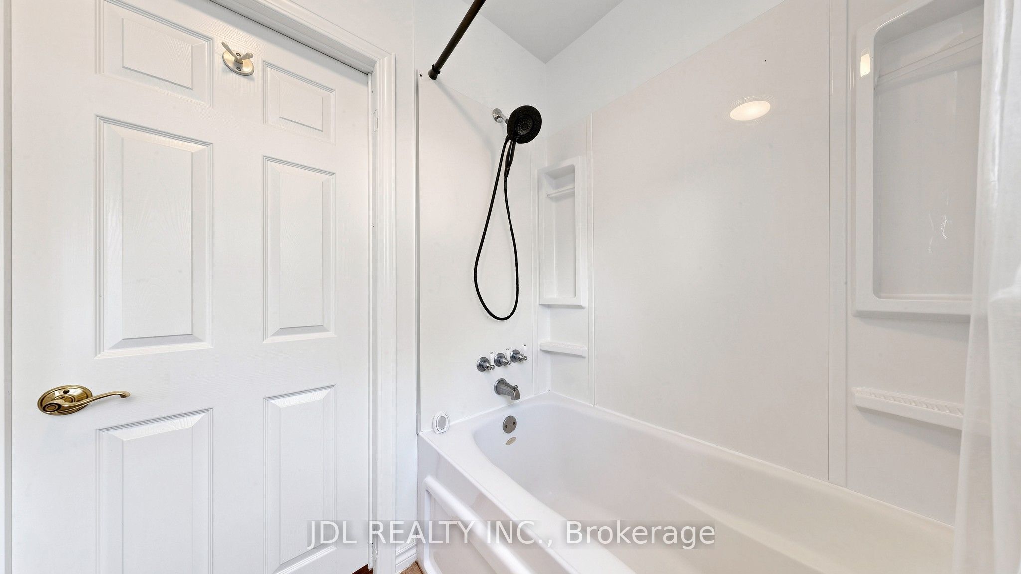 669 Lake Drive S Property Photo 13
