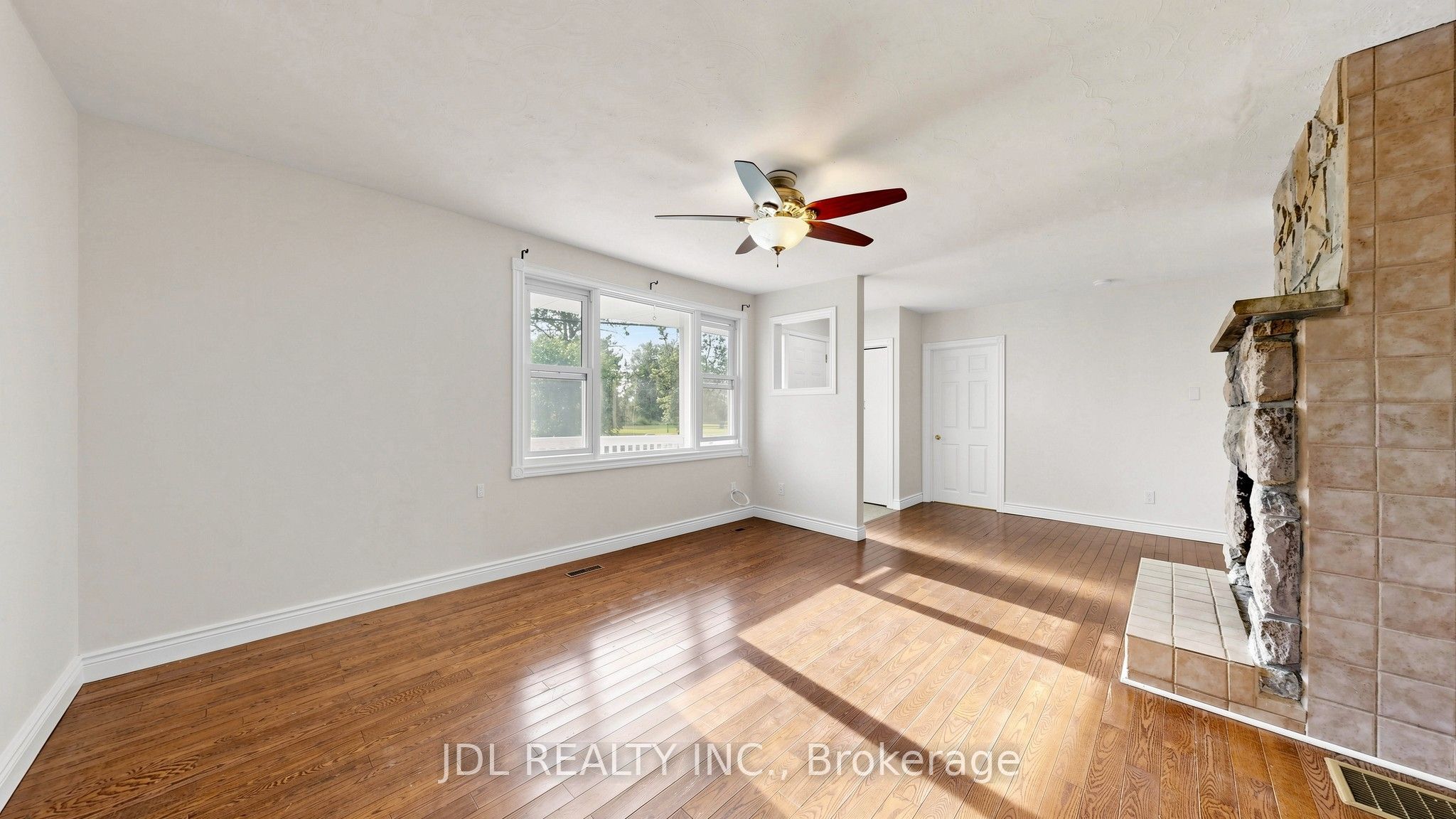 669 Lake Drive S Property Photo 17