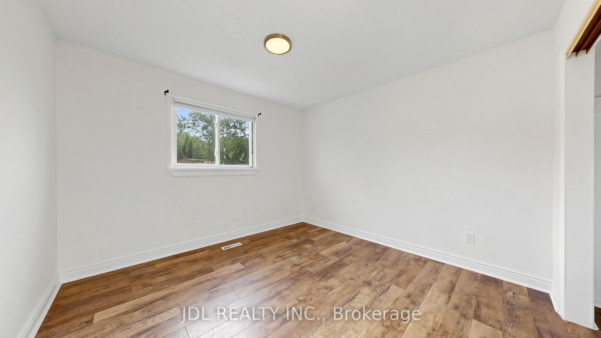 669 Lake Drive S Property Photo 21