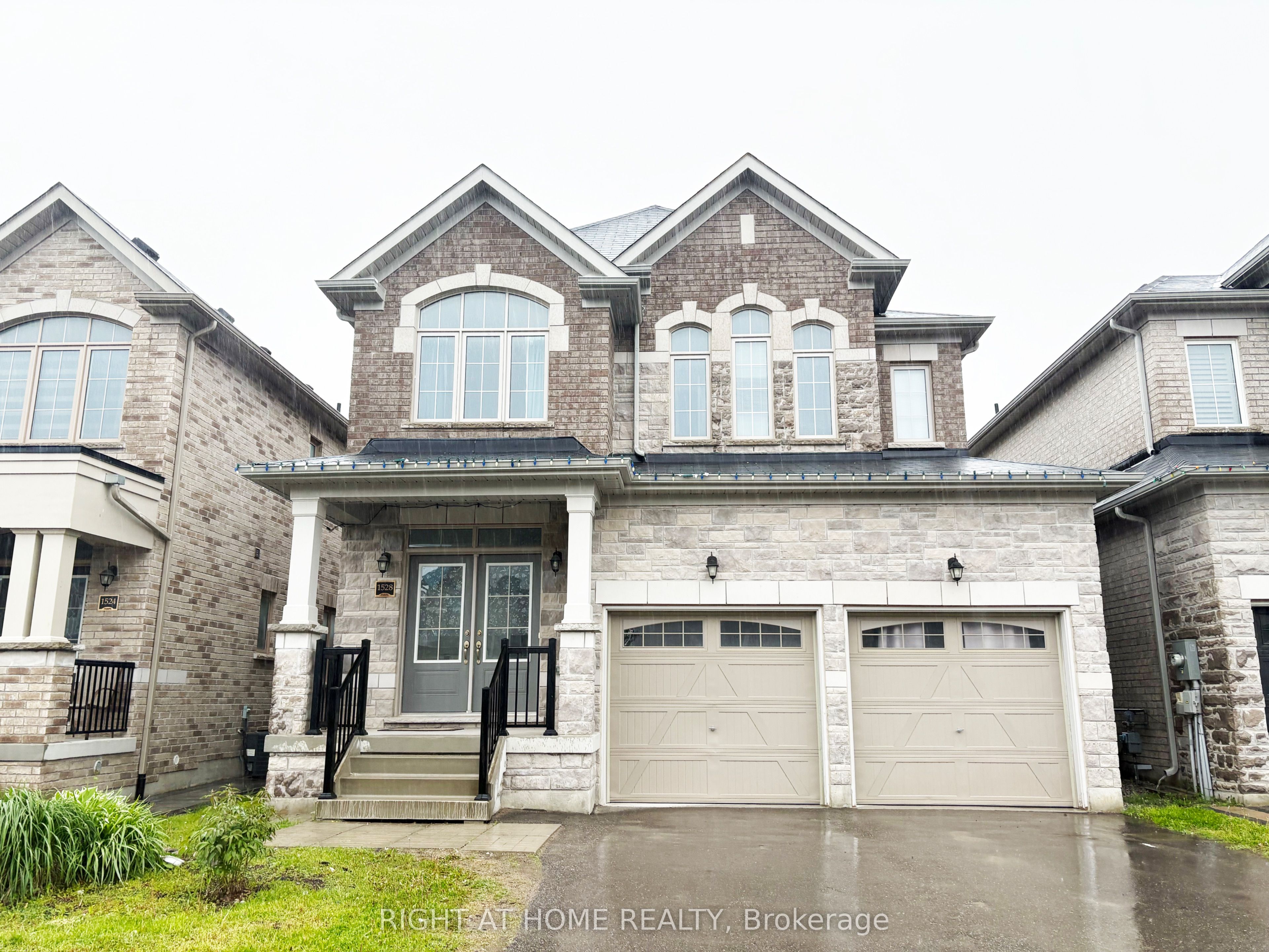1528 McRoberts Crescent Property Photo 1