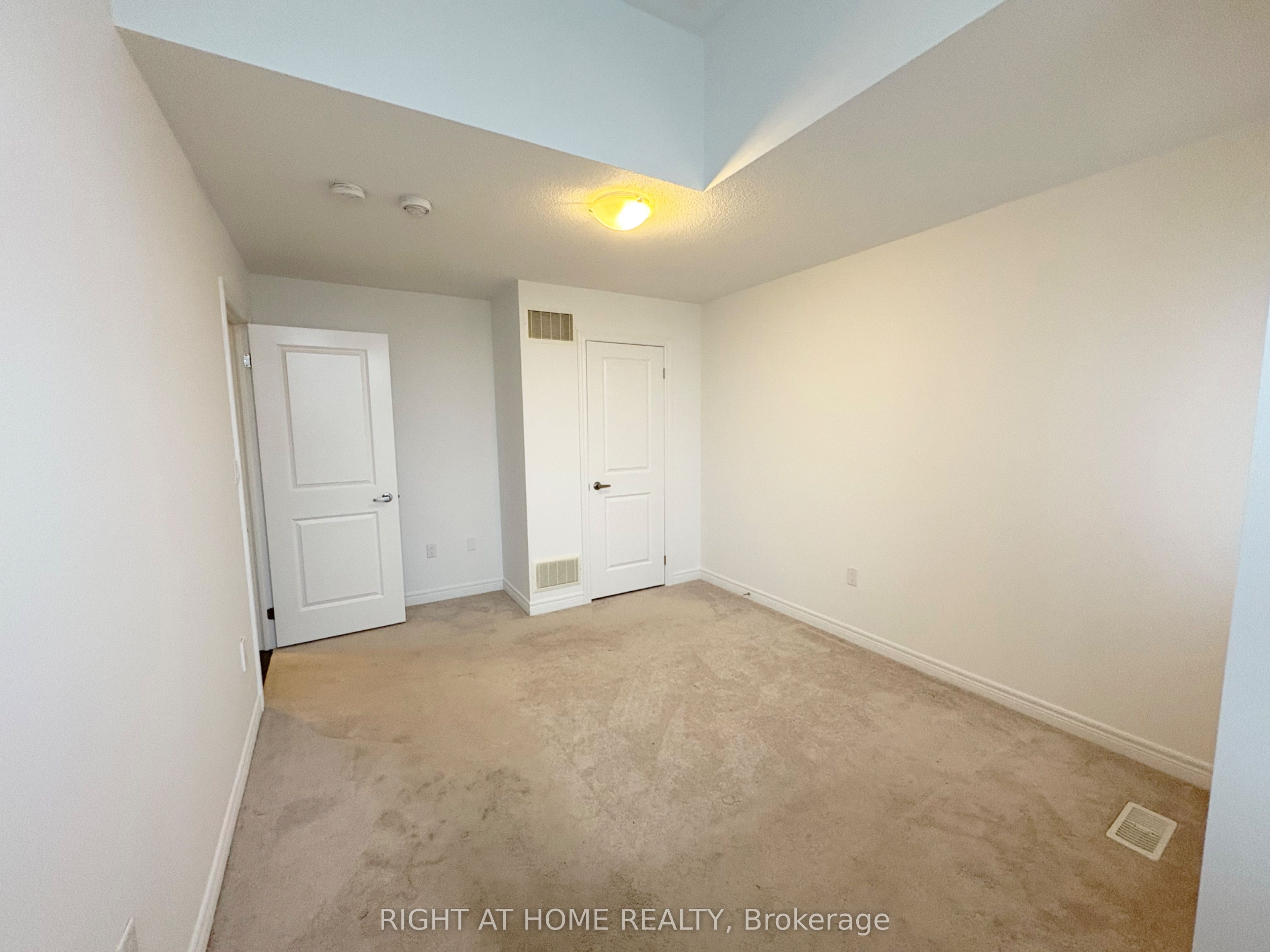 1528 Mcroberts Crescent Property Photo 11