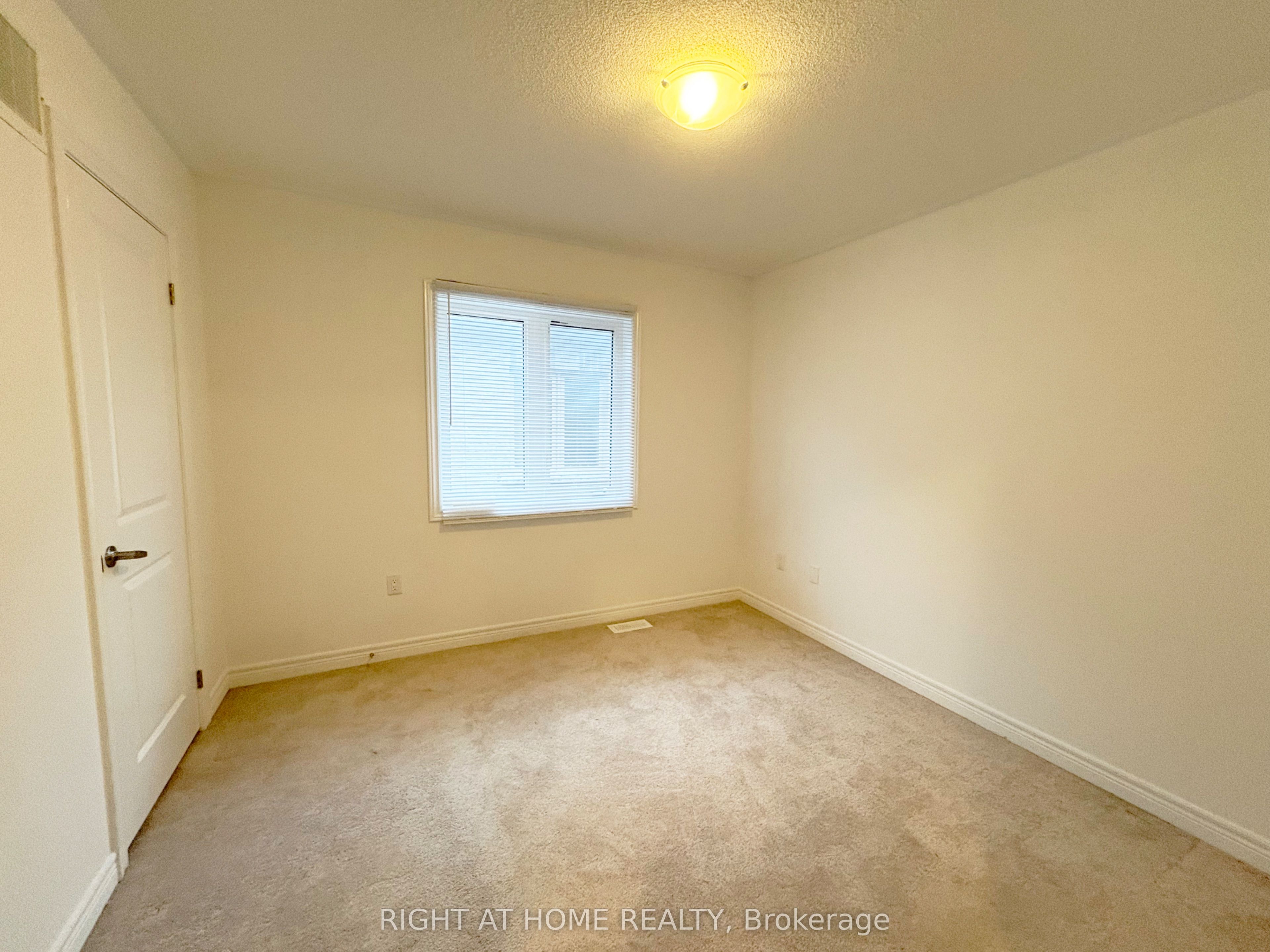 1528 Mcroberts Crescent Property Photo 15