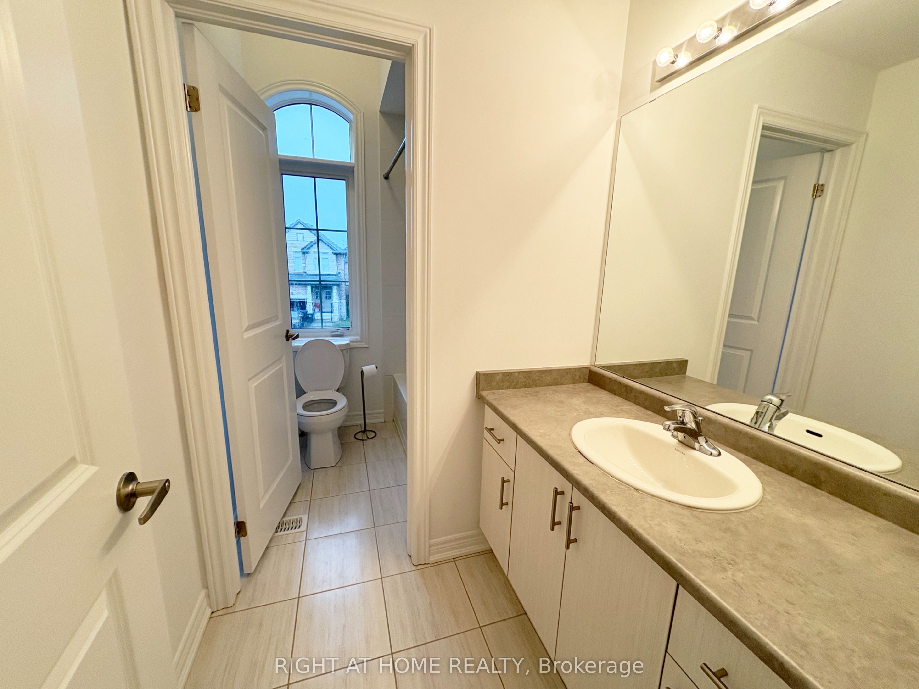 1528 Mcroberts Crescent Property Photo 16