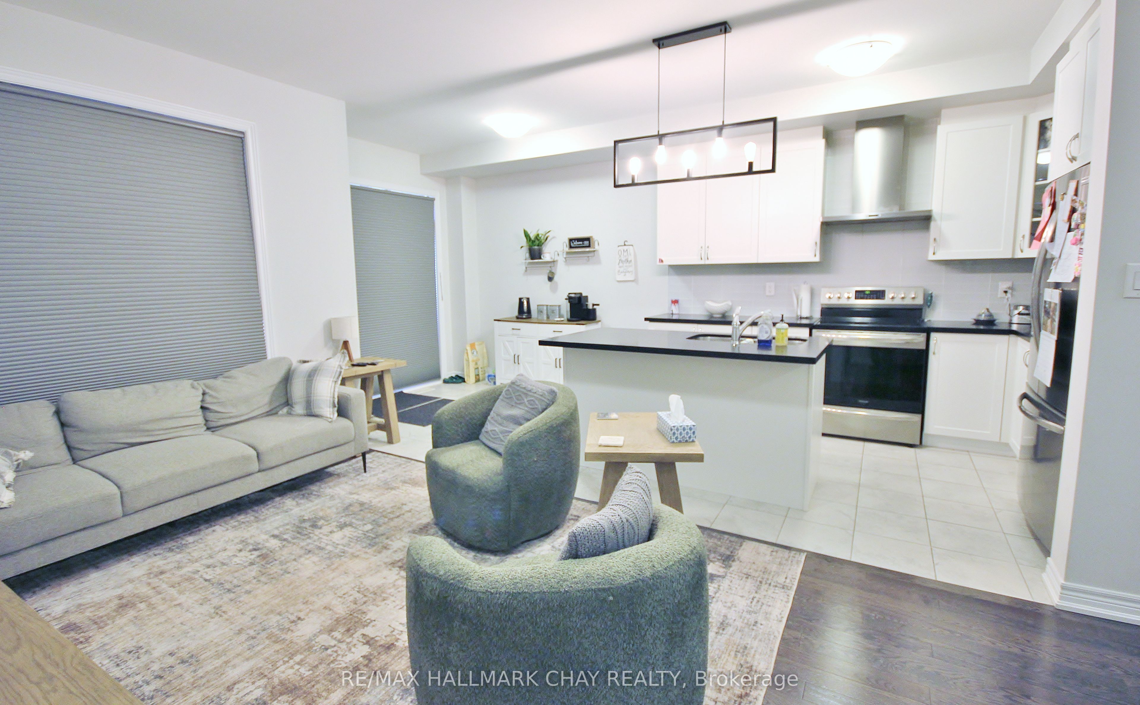 1319 Lawson Street Property Photo 4