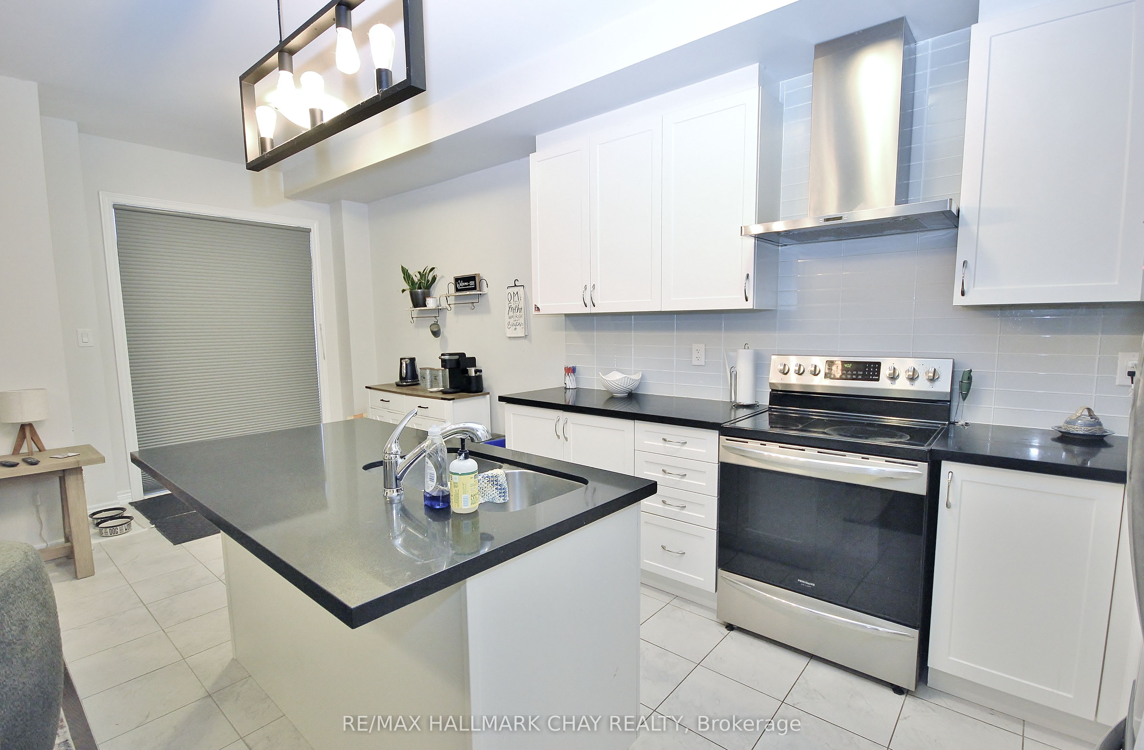 1319 Lawson Street Property Photo 6