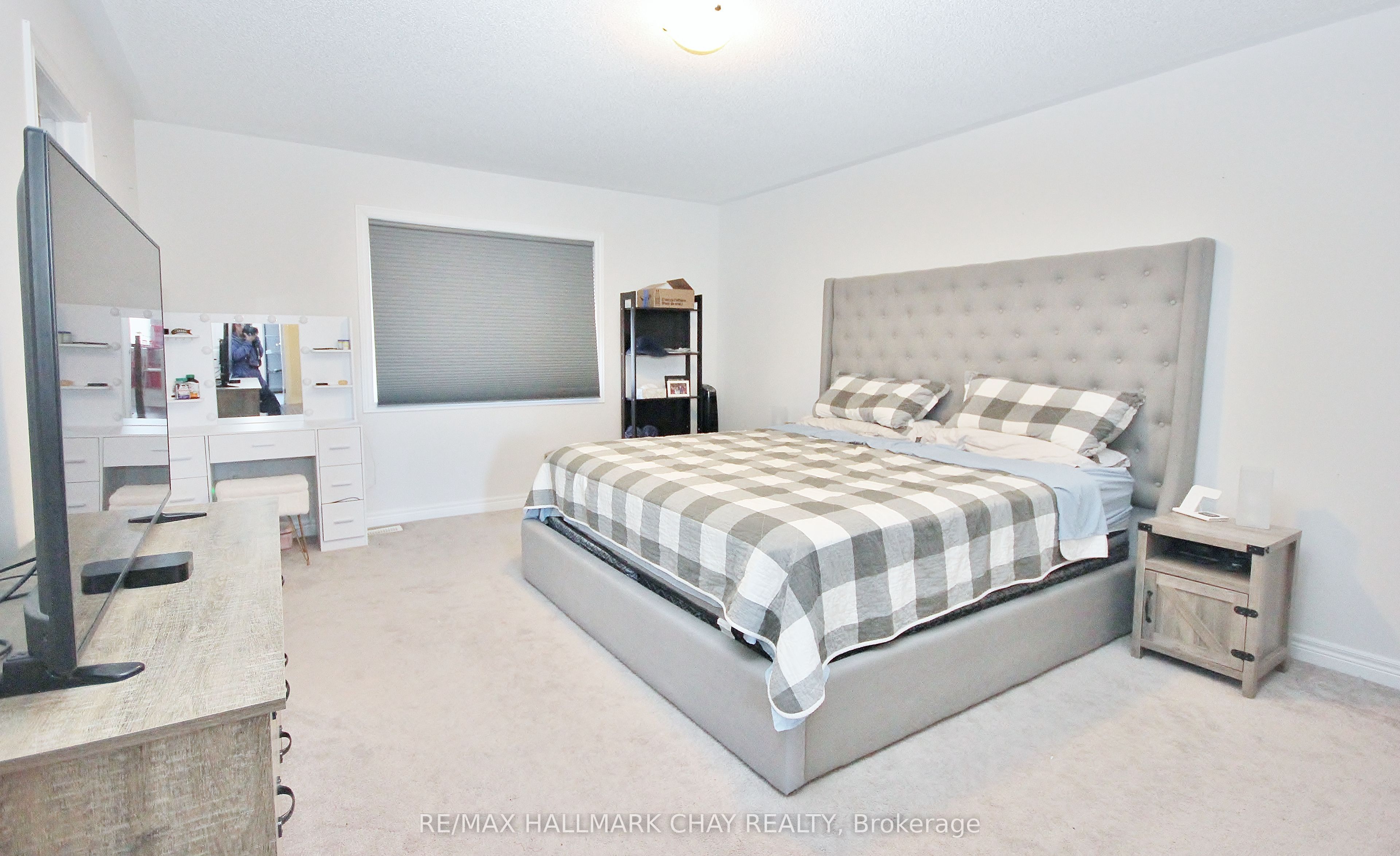 1319 Lawson Street Property Photo 10