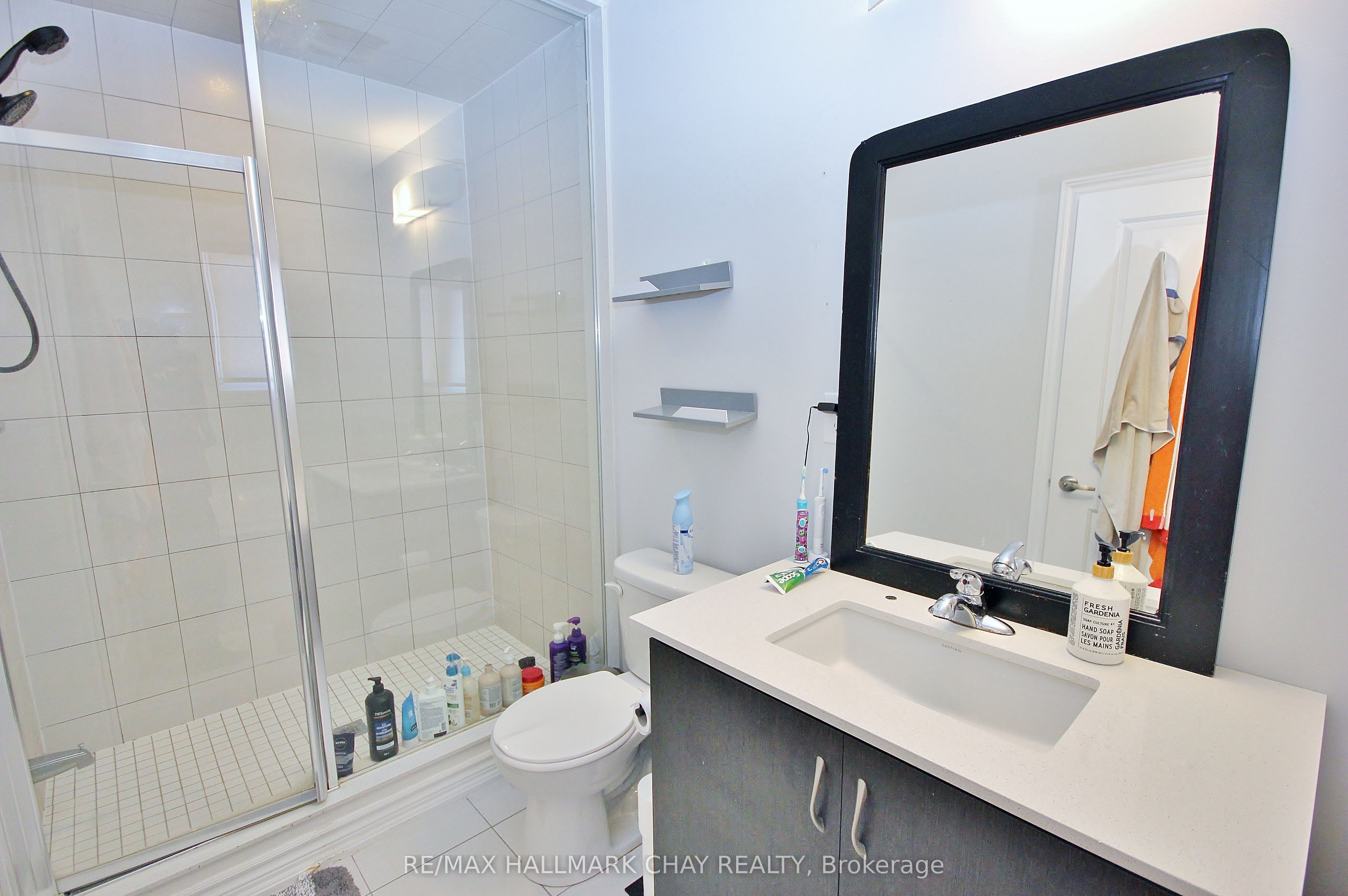 1319 Lawson Street Property Photo 11