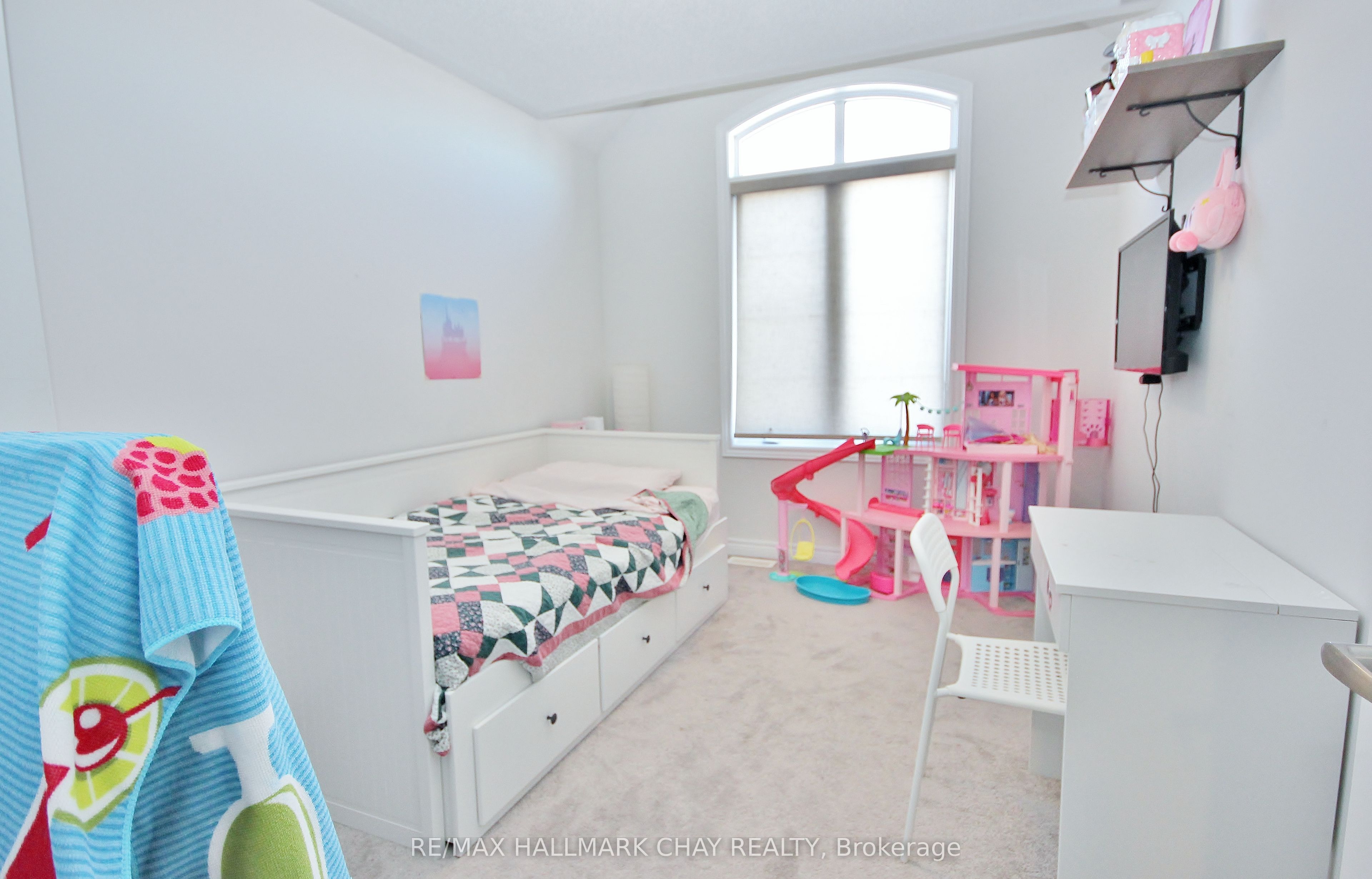 1319 Lawson Street Property Photo 12