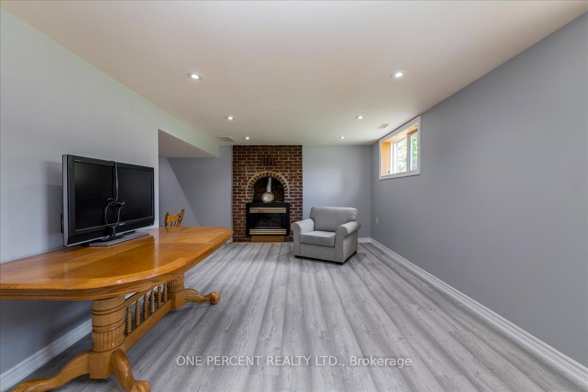 1235 Gilford Road Property Photo 5