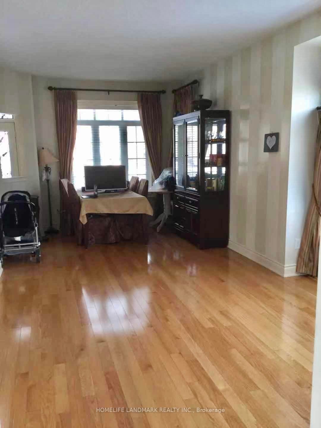 371 Dowson Loop Property Photo 5
