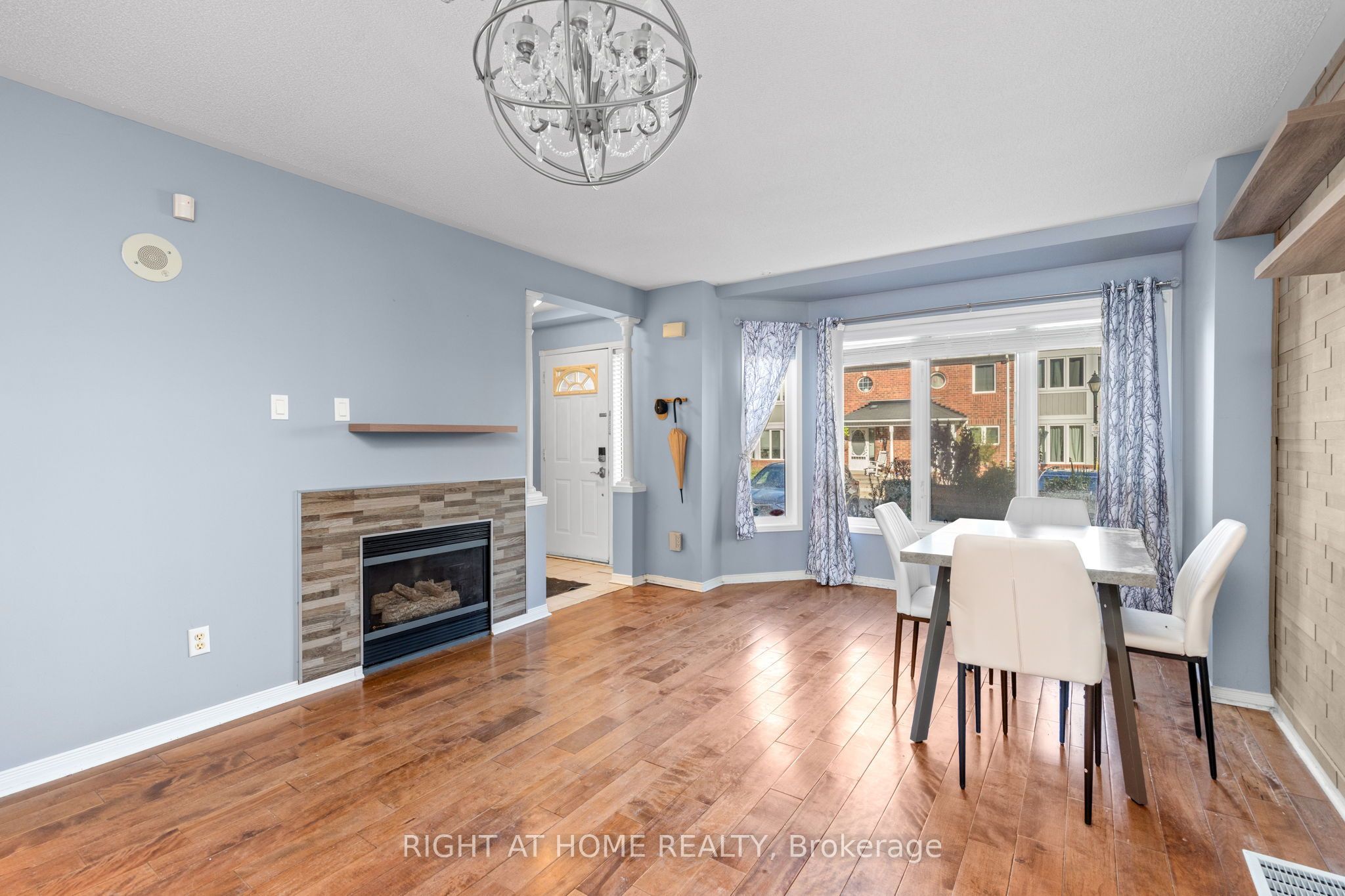 18 Clark Avenue W 176 Property Photo 4