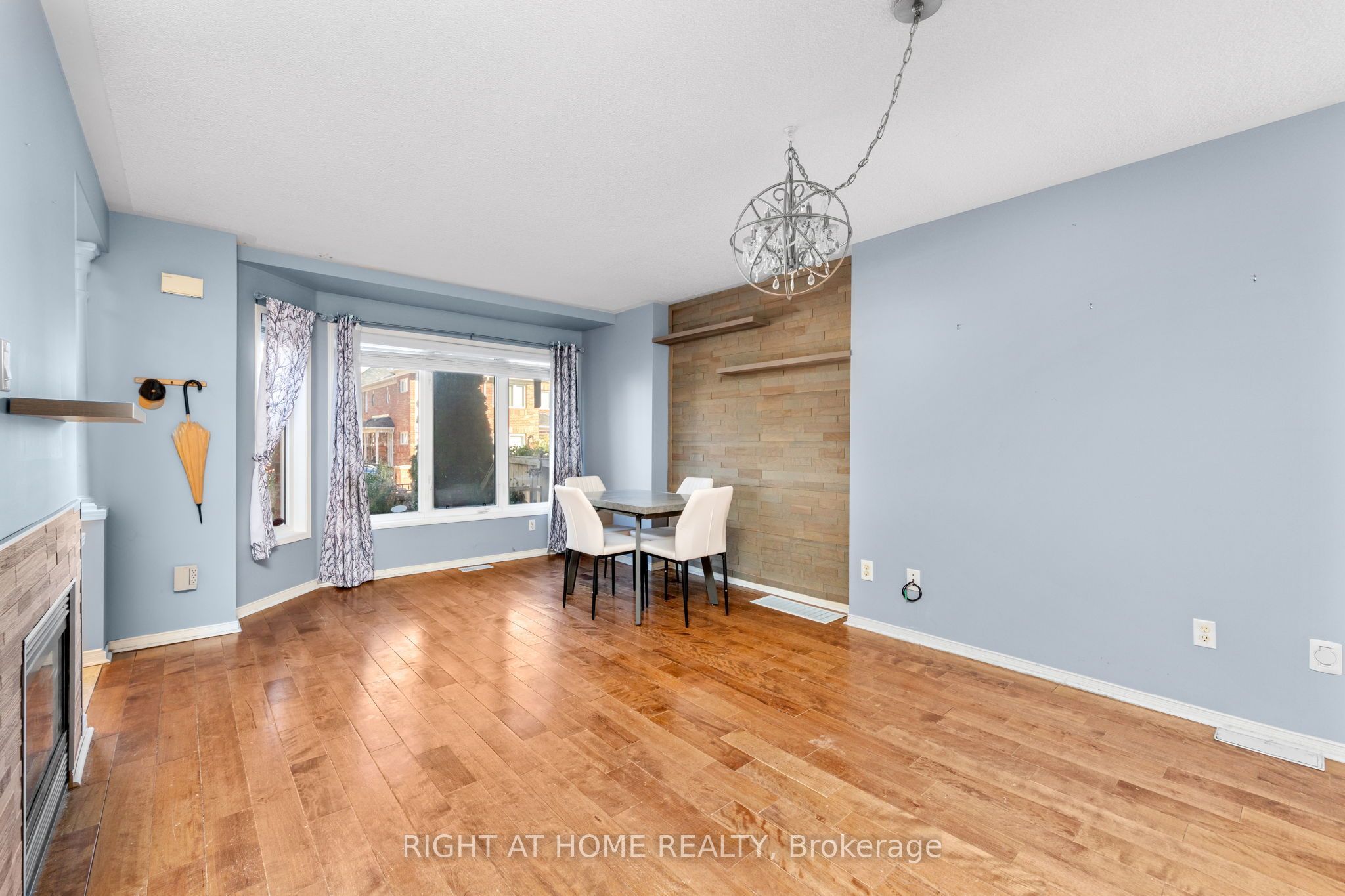 18 Clark Avenue W 176 Property Photo 6