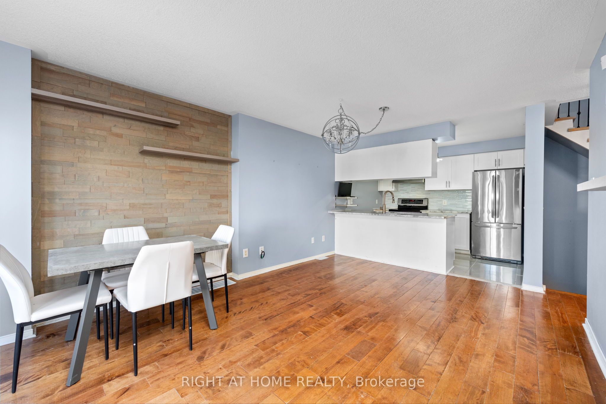 18 Clark Avenue W 176 Property Photo 7