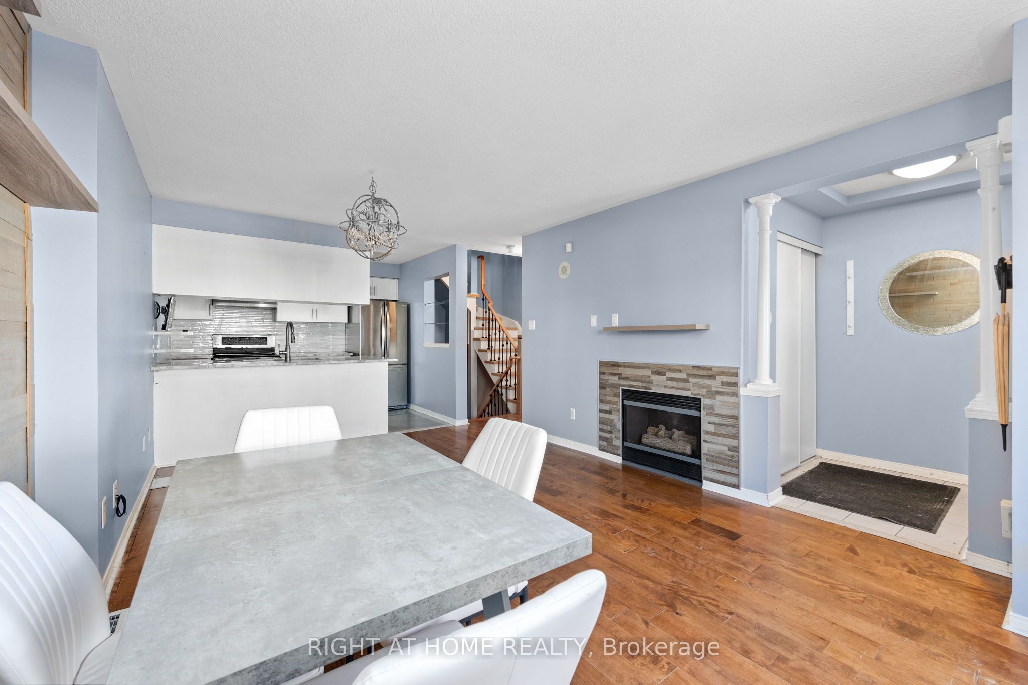 18 Clark Avenue W 176 Property Photo 8