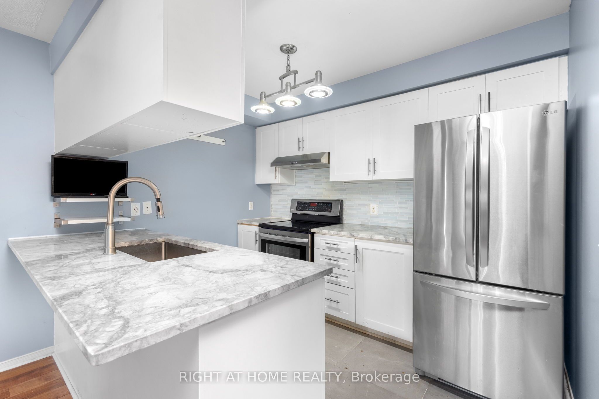 18 Clark Avenue W 176 Property Photo 10