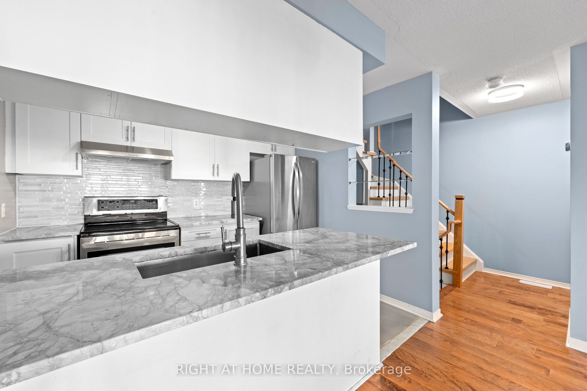 18 Clark Avenue W 176 Property Photo 12