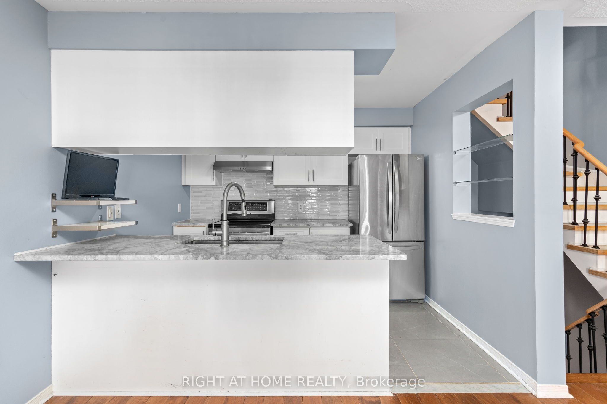 18 Clark Avenue W 176 Property Photo 13