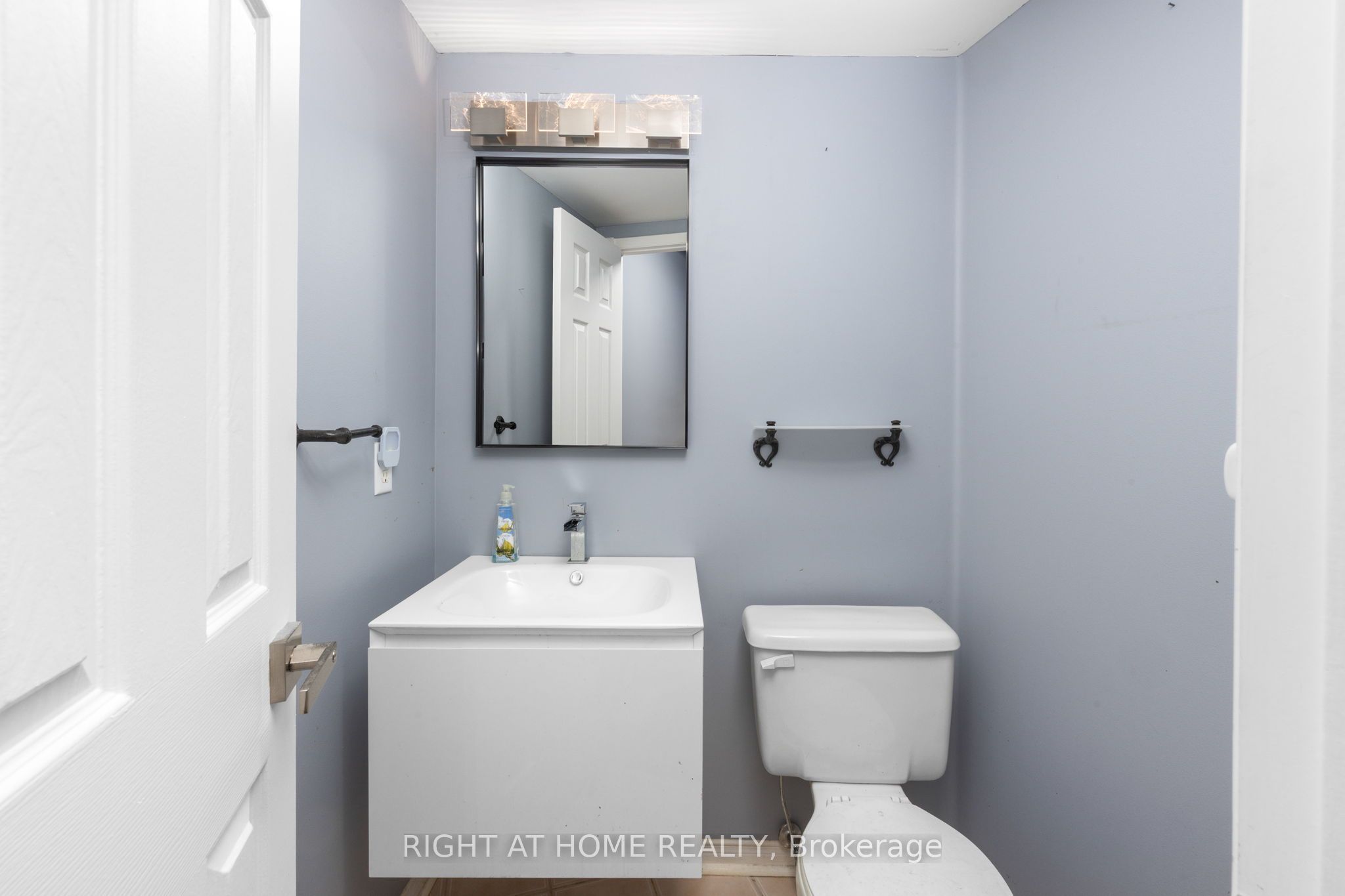 18 Clark Avenue W 176 Property Photo 14