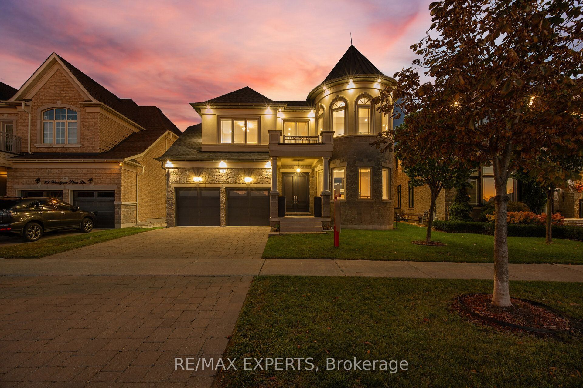 91 Woodgate Pines Drive Property Photo 1