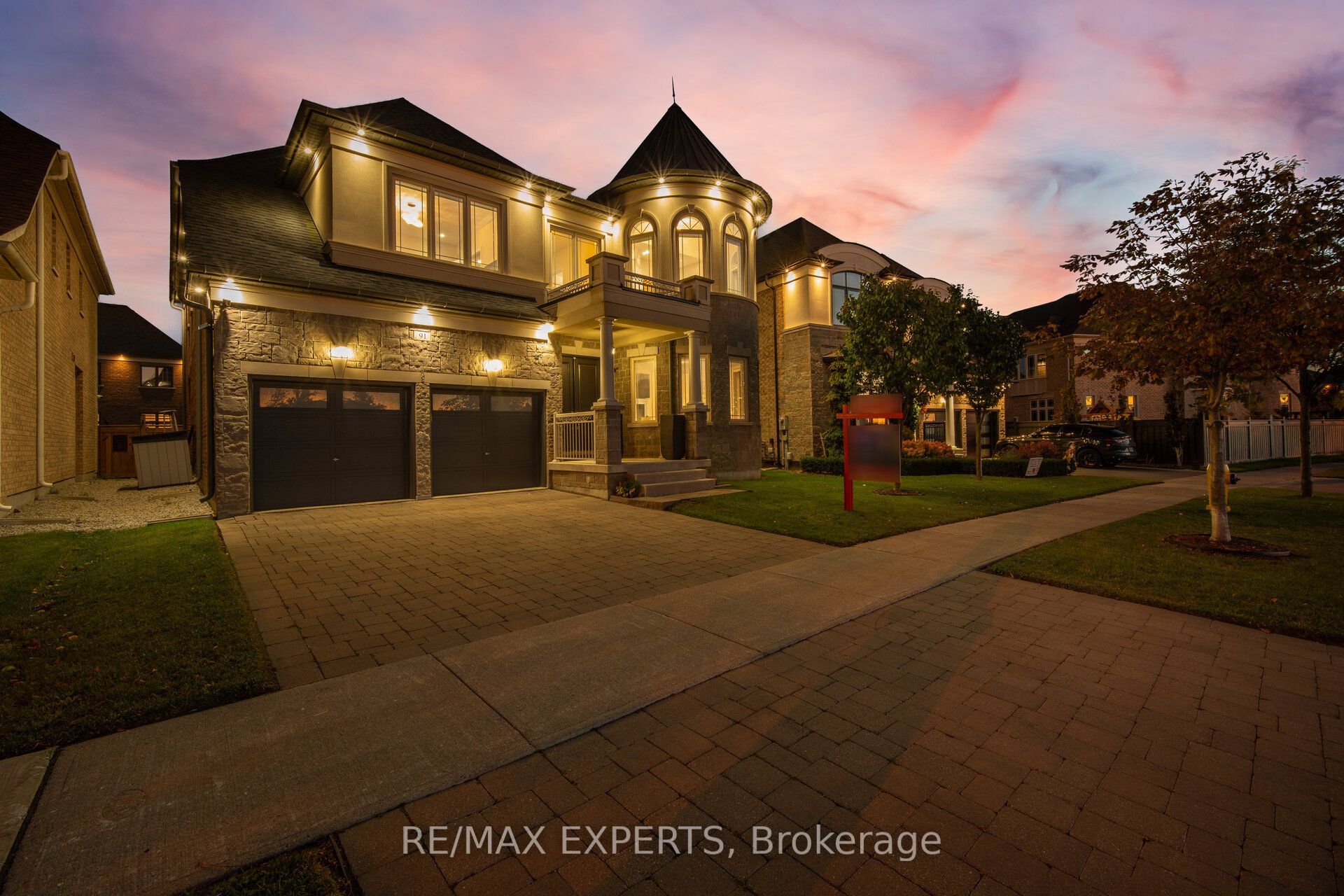 91 Woodgate Pines Drive Property Photo 2