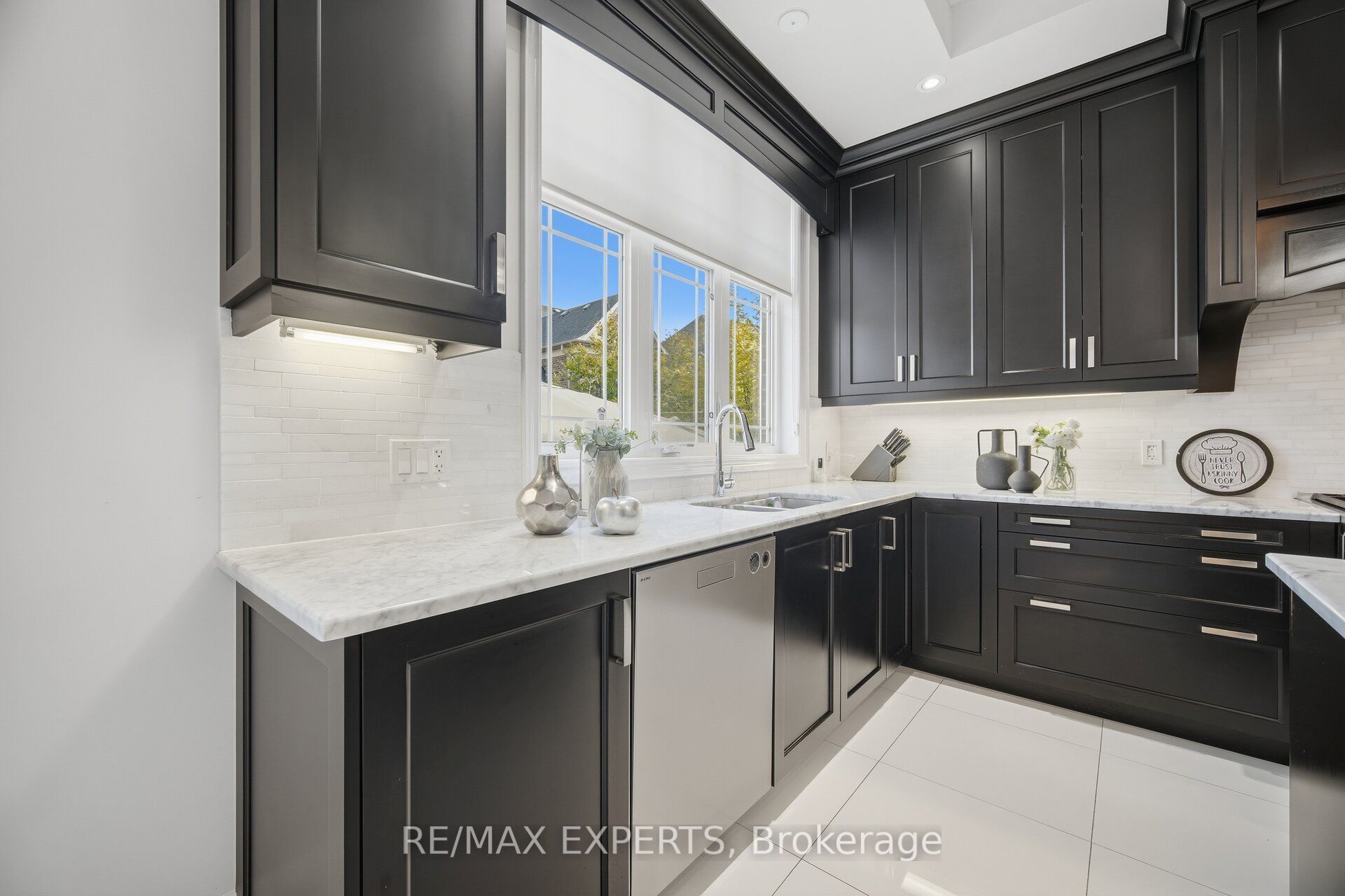 91 Woodgate Pines Drive Property Photo 17